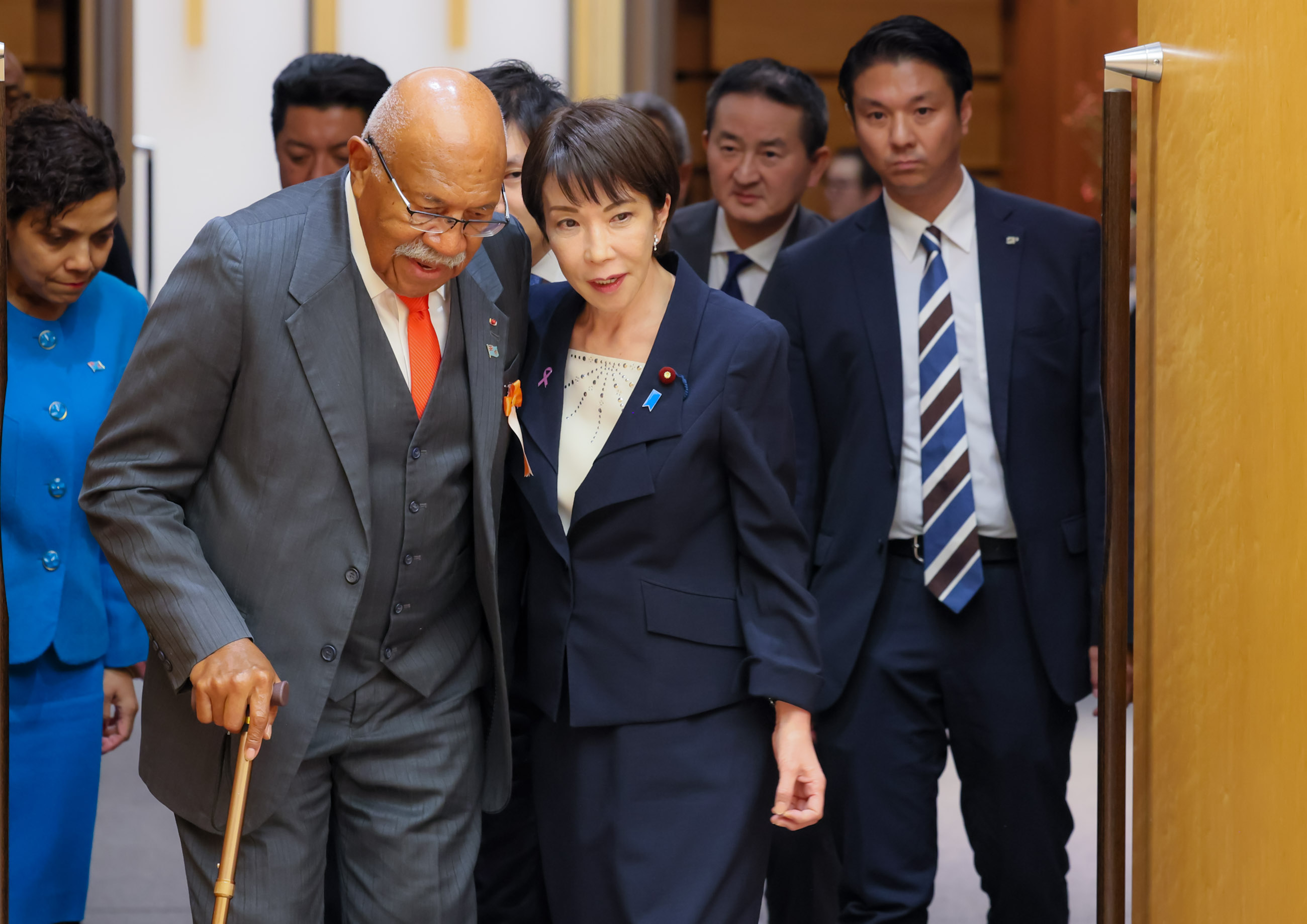 两位首脑出席签署仪式及联合记者发布会2