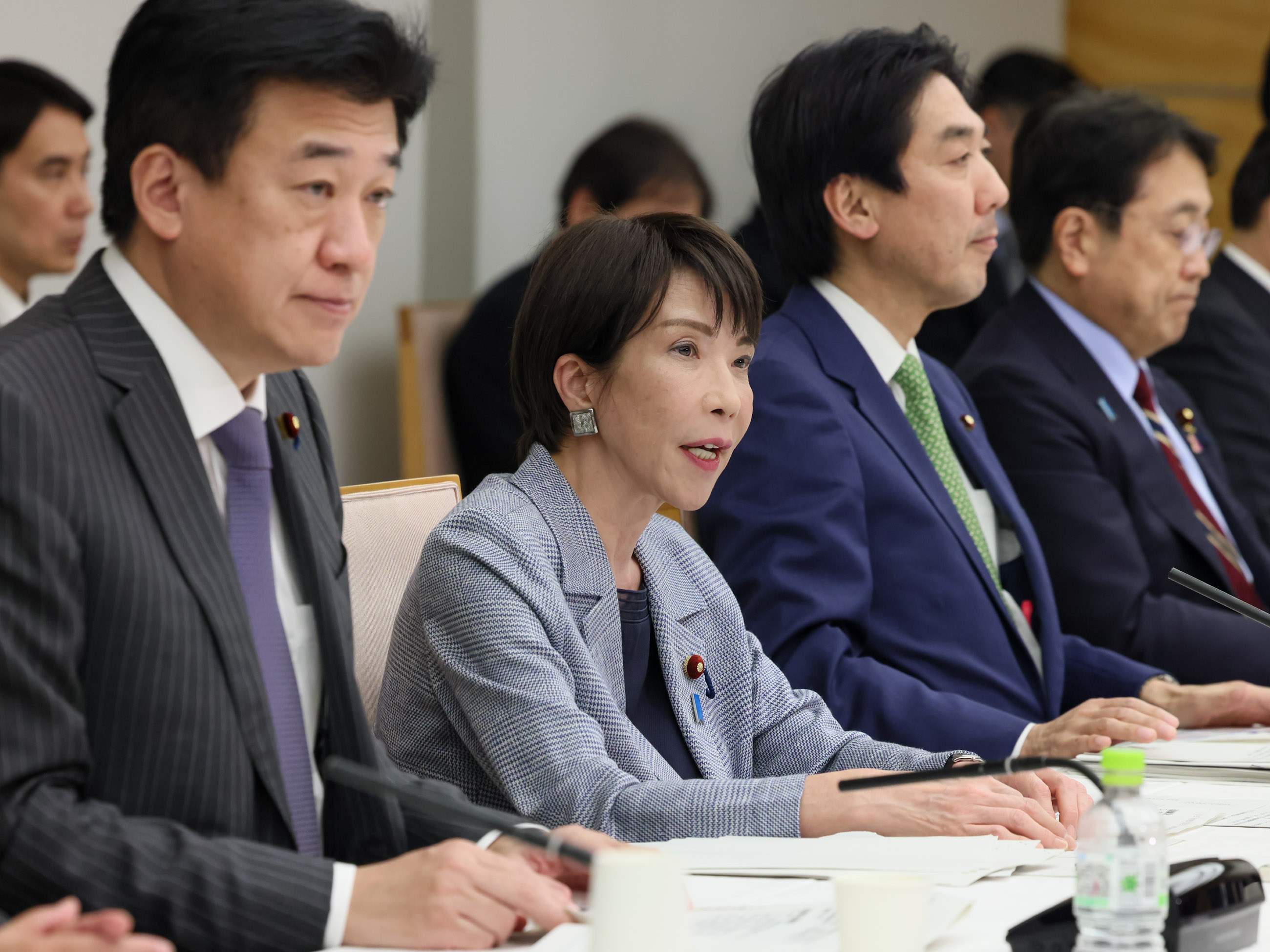 出席政劳使三方意见交换会