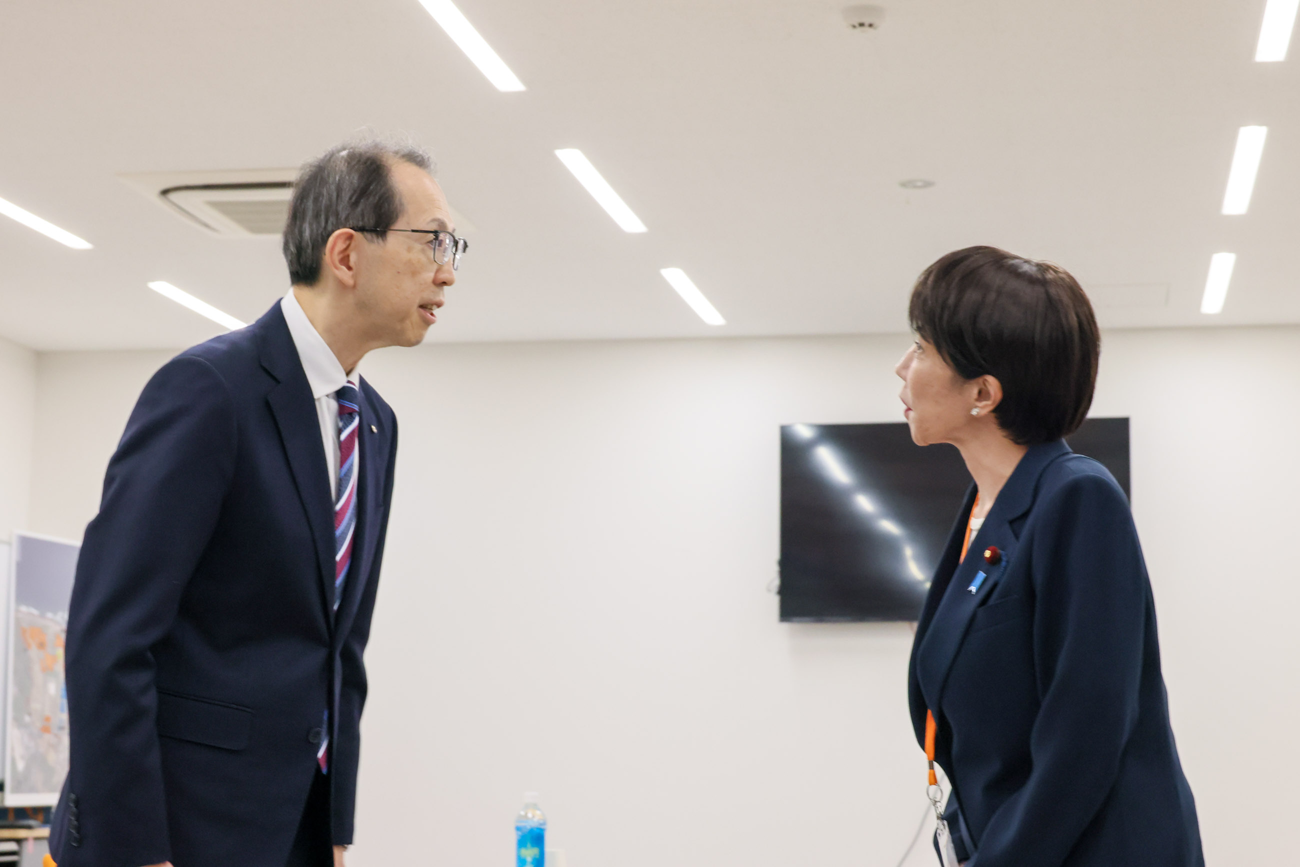 高市首相与内堀福岛县知事举行会见2