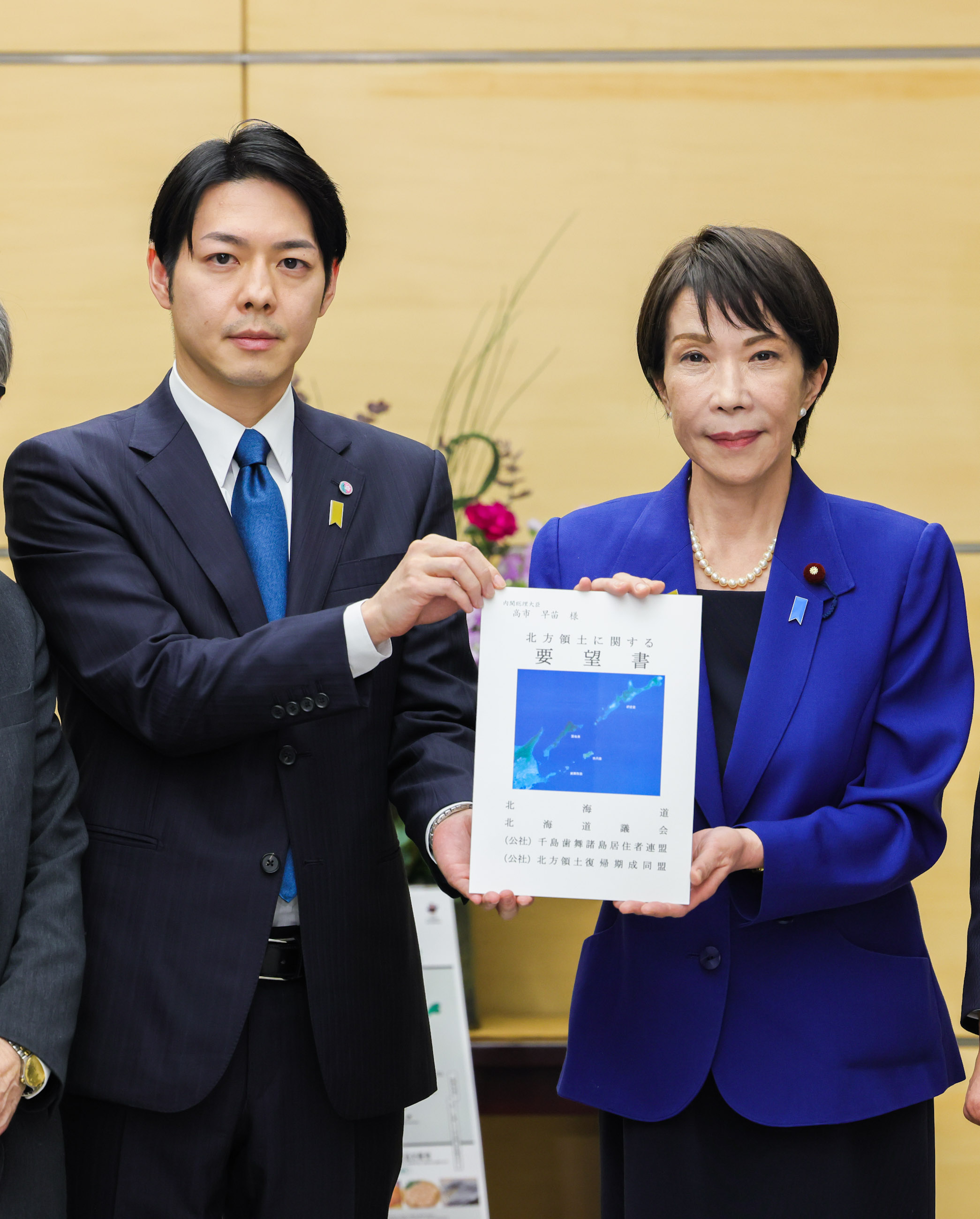 高市首相接受请愿书3