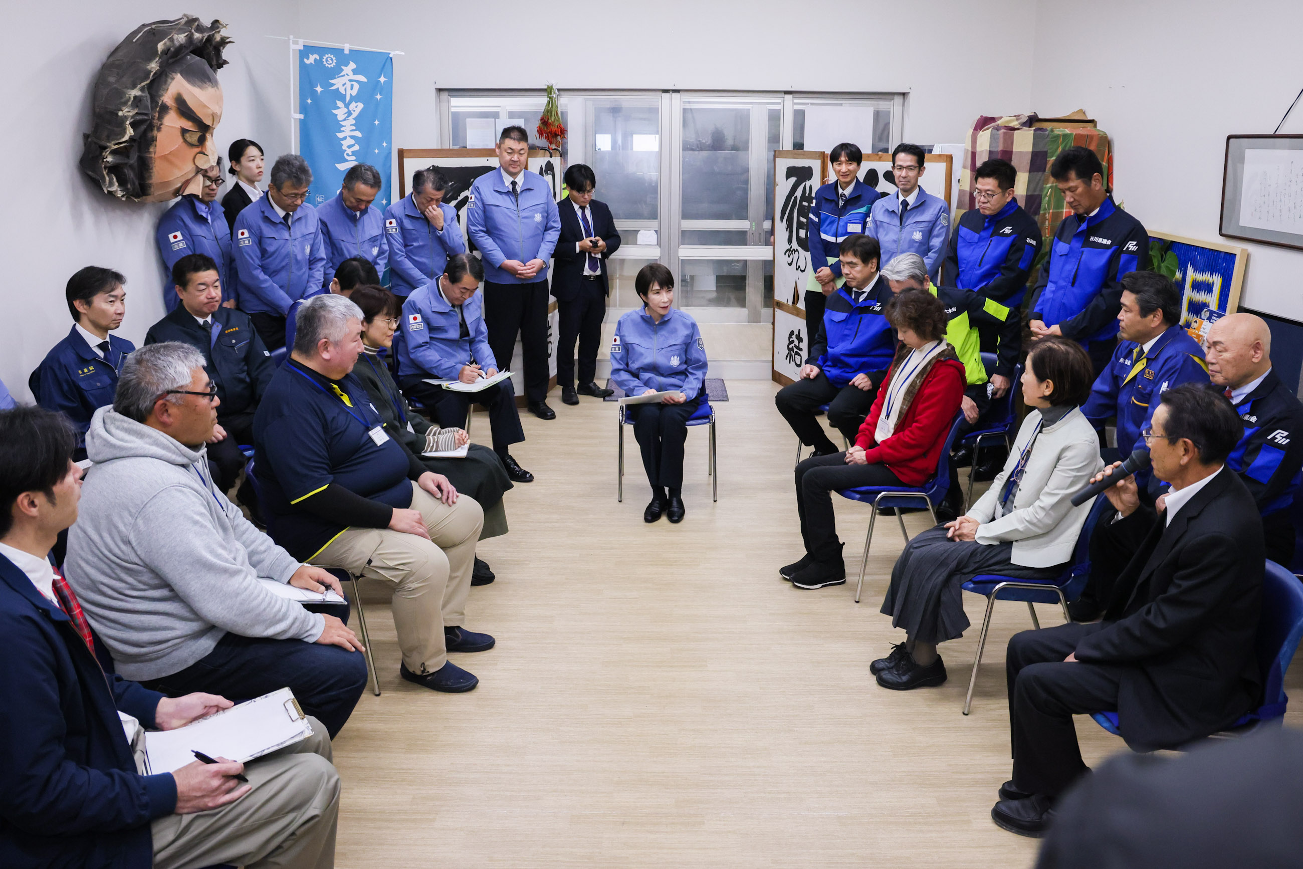 高市首相视察“穴水Smile Marche”3