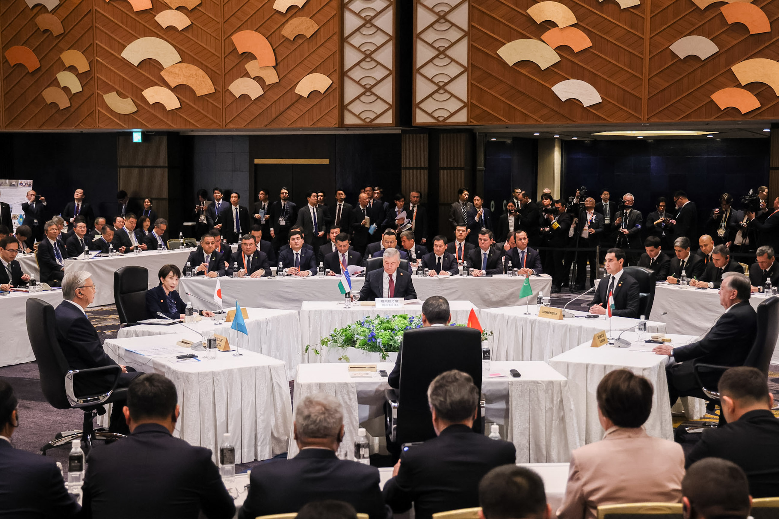 “中亚+日本”对话、首脑会议10