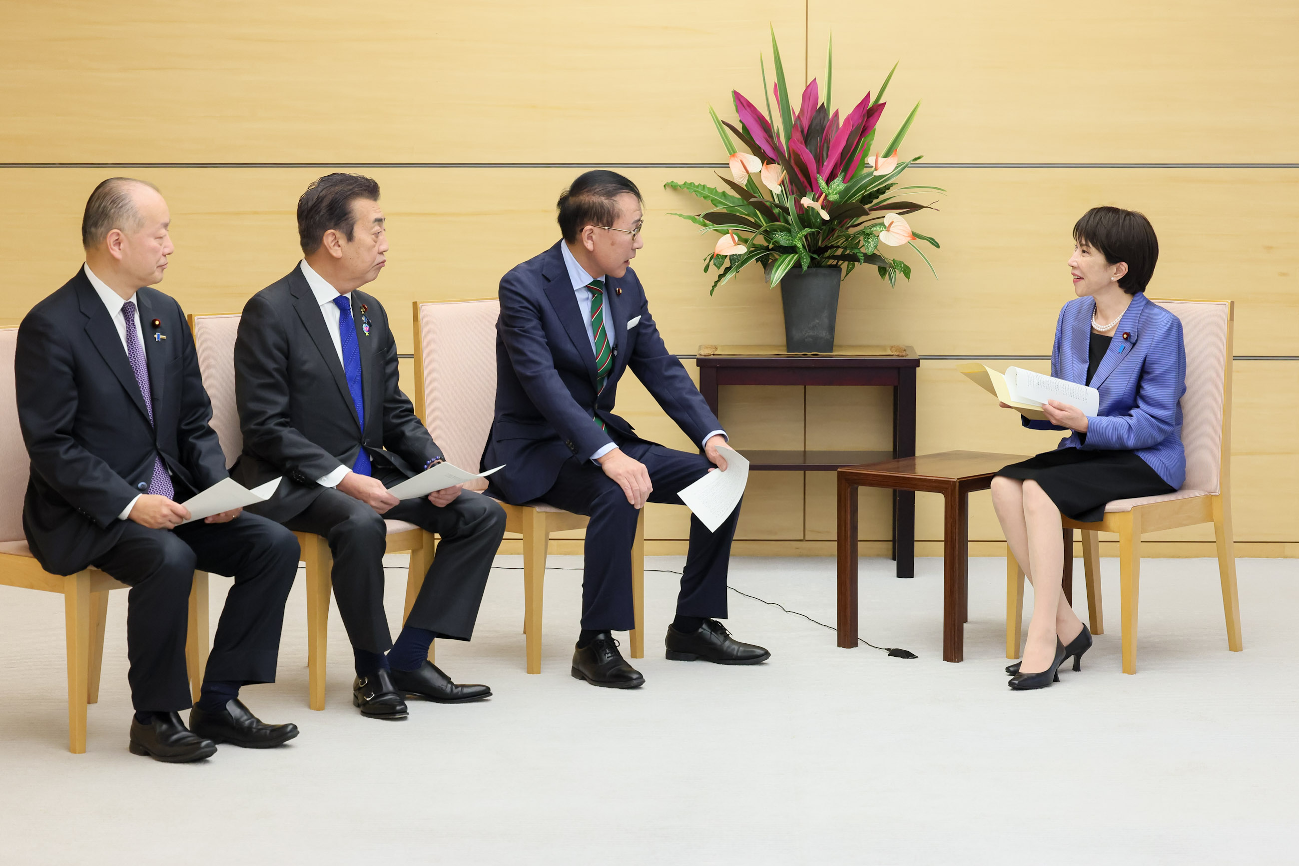 高市首相接受建议书2