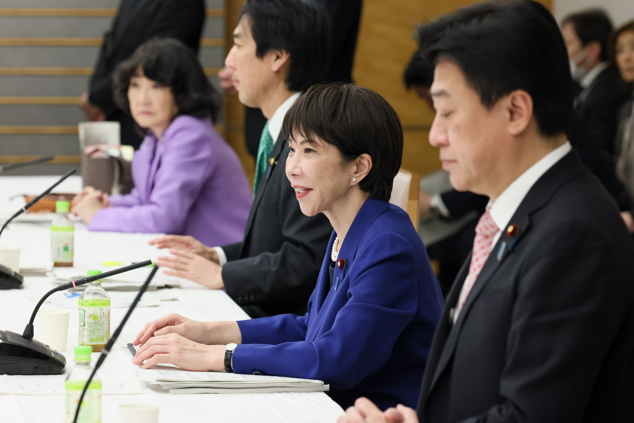 召开经济财政咨询会议