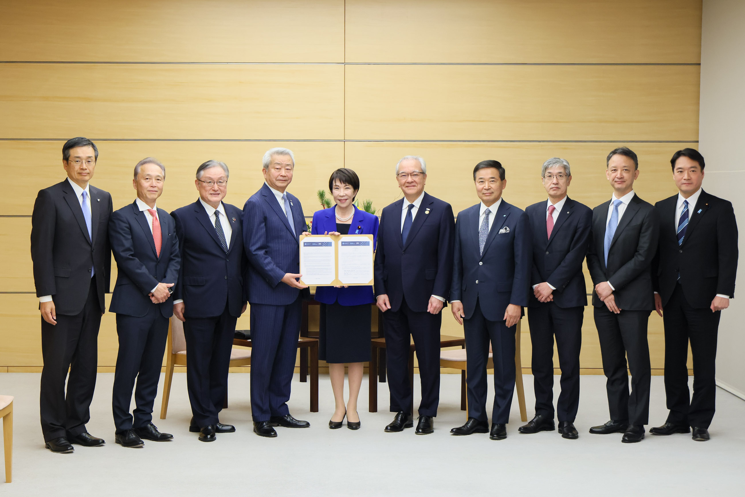 高市首相接受拜会1