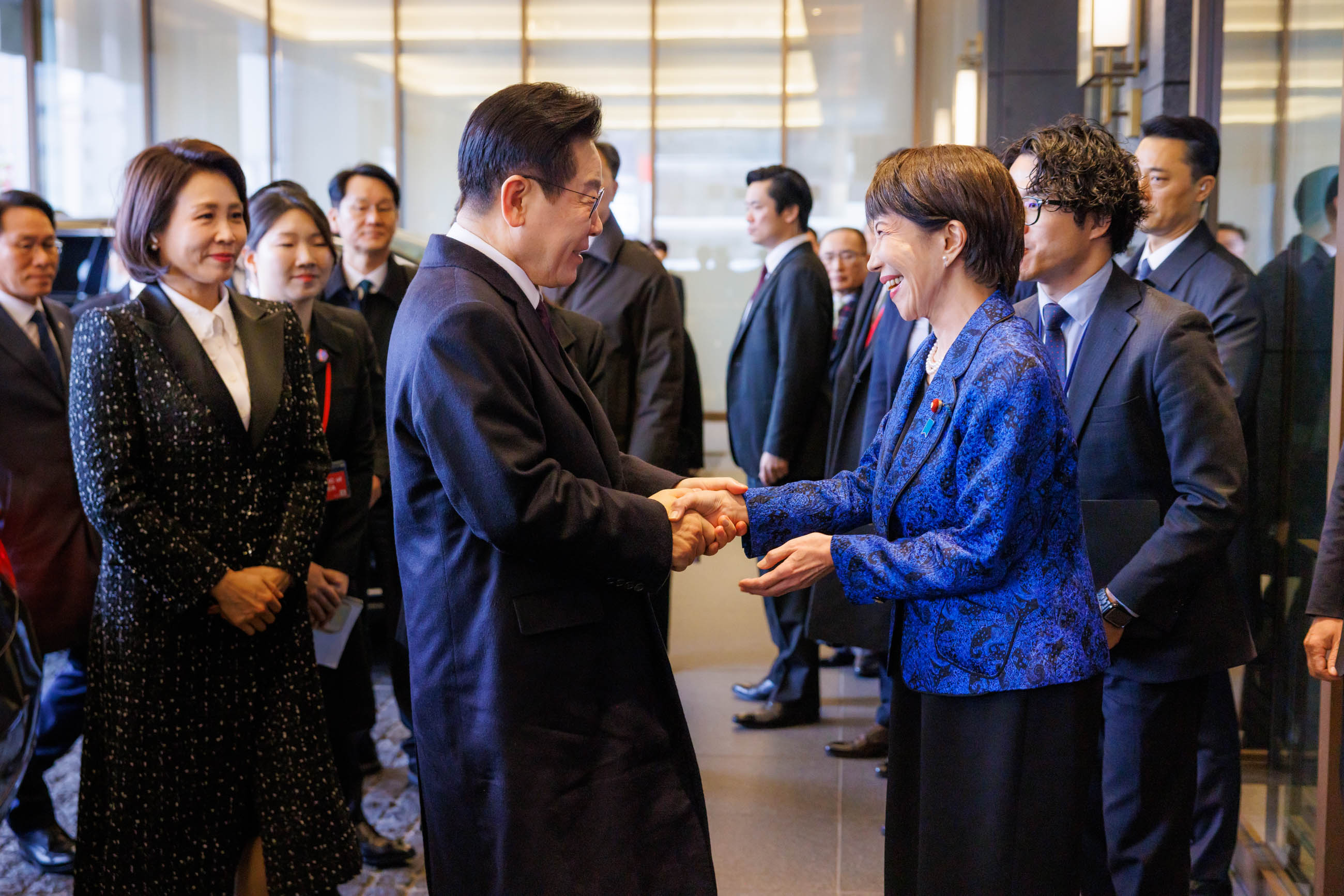 高市首相迎接李总统2