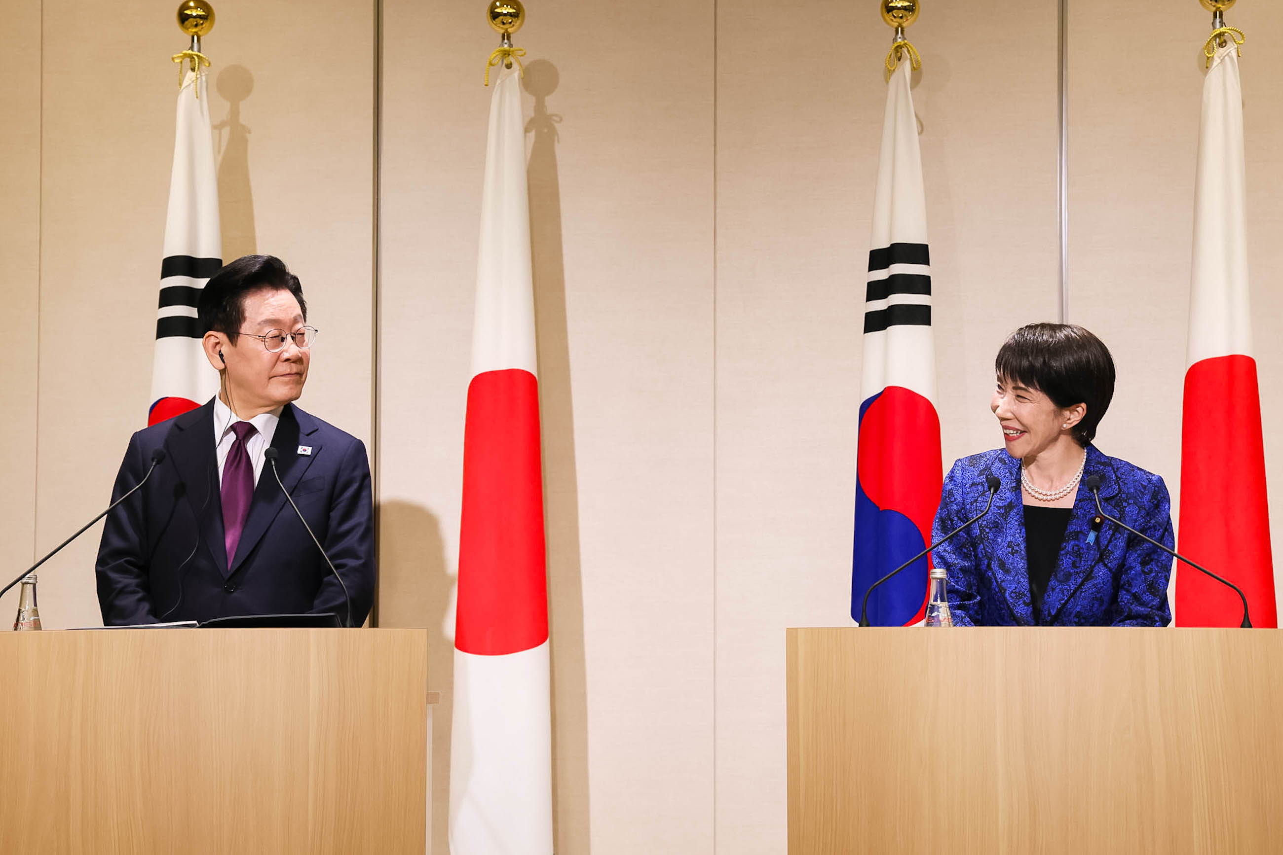 联合记者发布会6