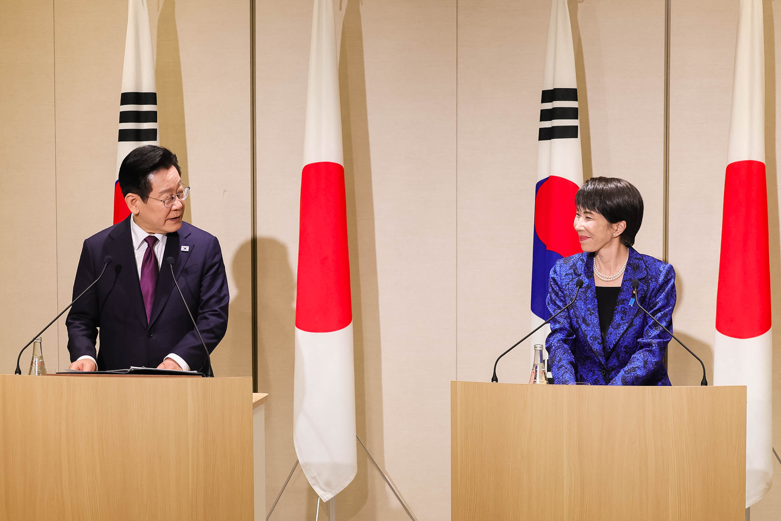 联合记者发布会13