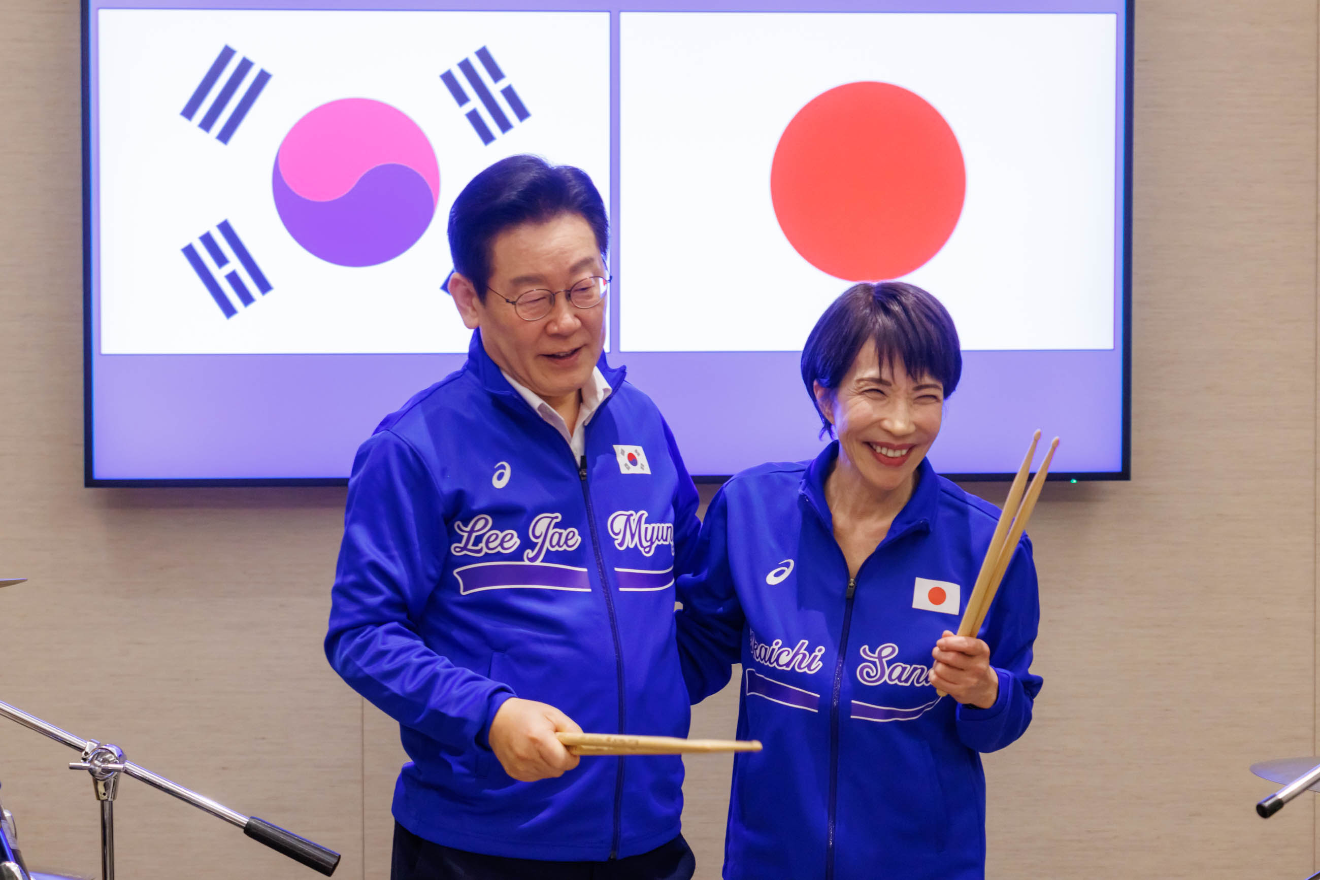 两位首脑一起打架子鼓的现场6