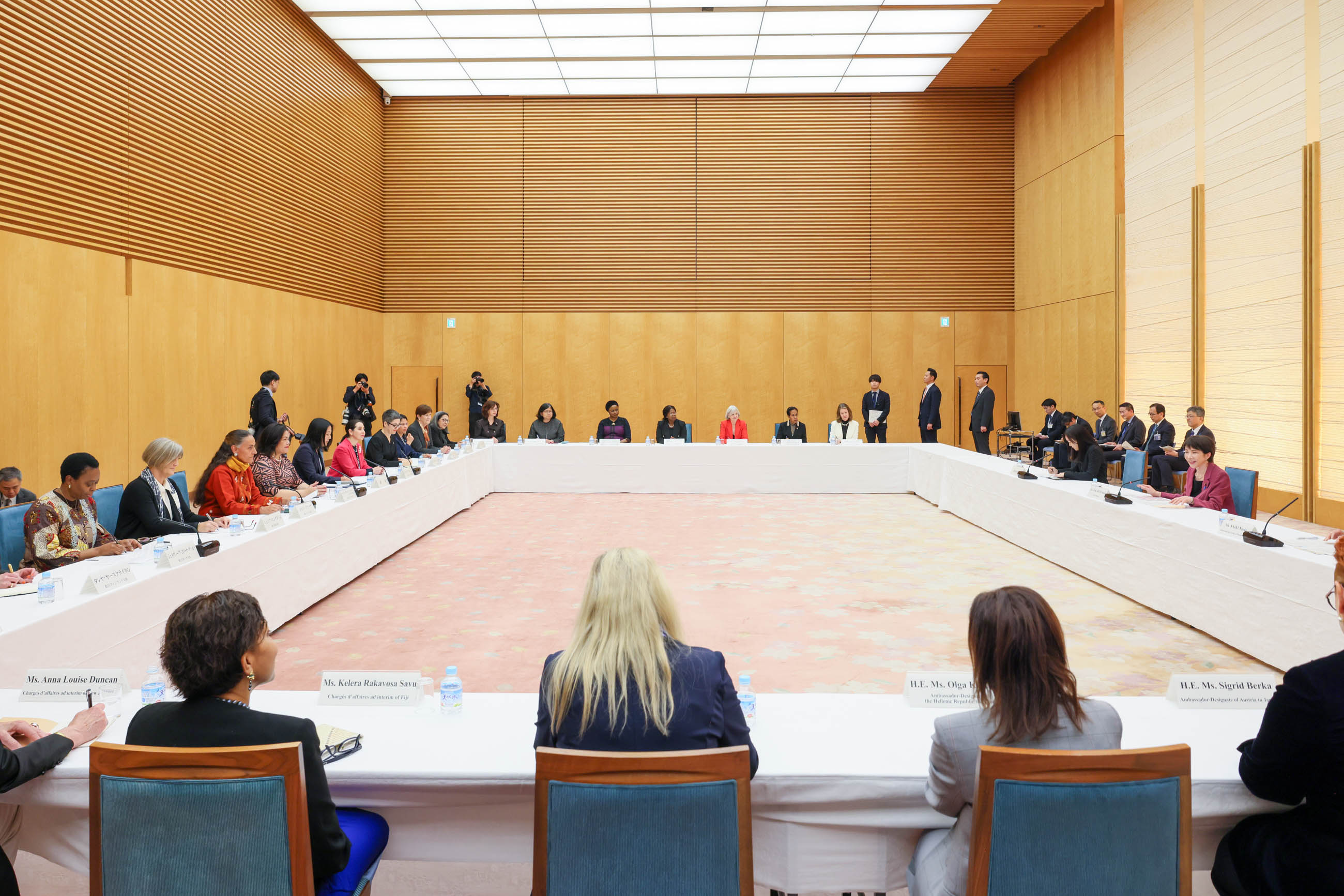 高市首相进行交流9