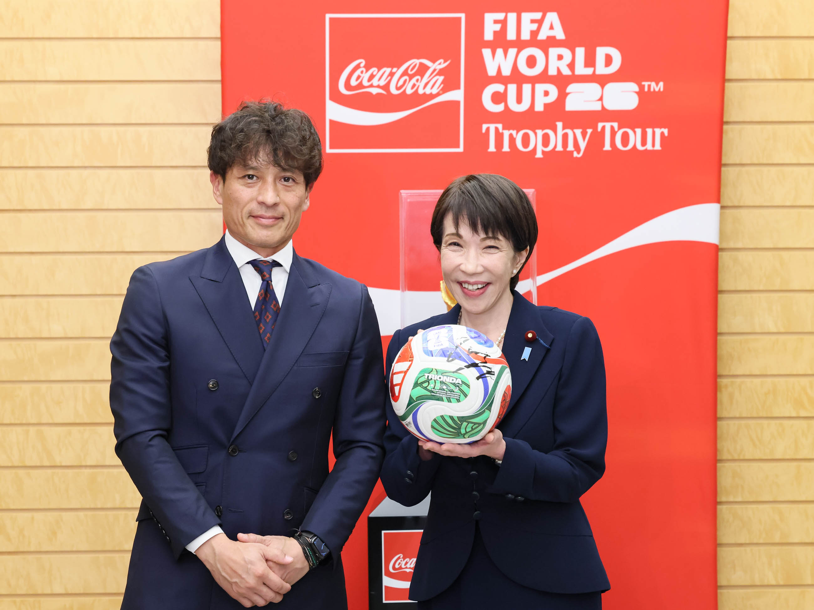 高市首相接受拜会10