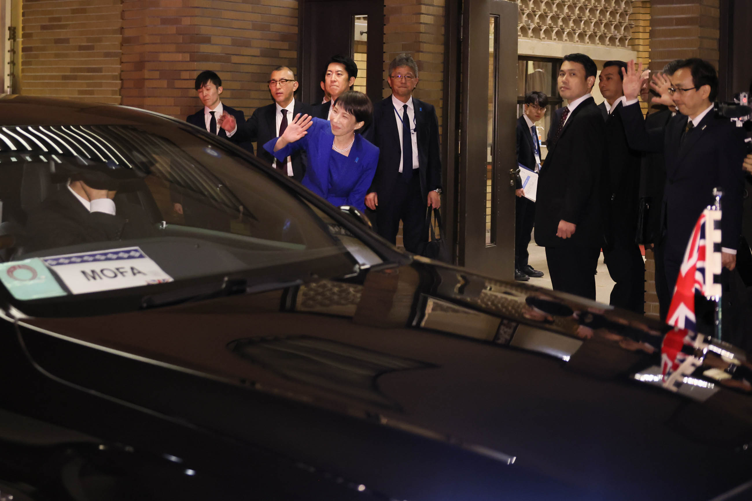 高市首相为斯塔默首相送行2