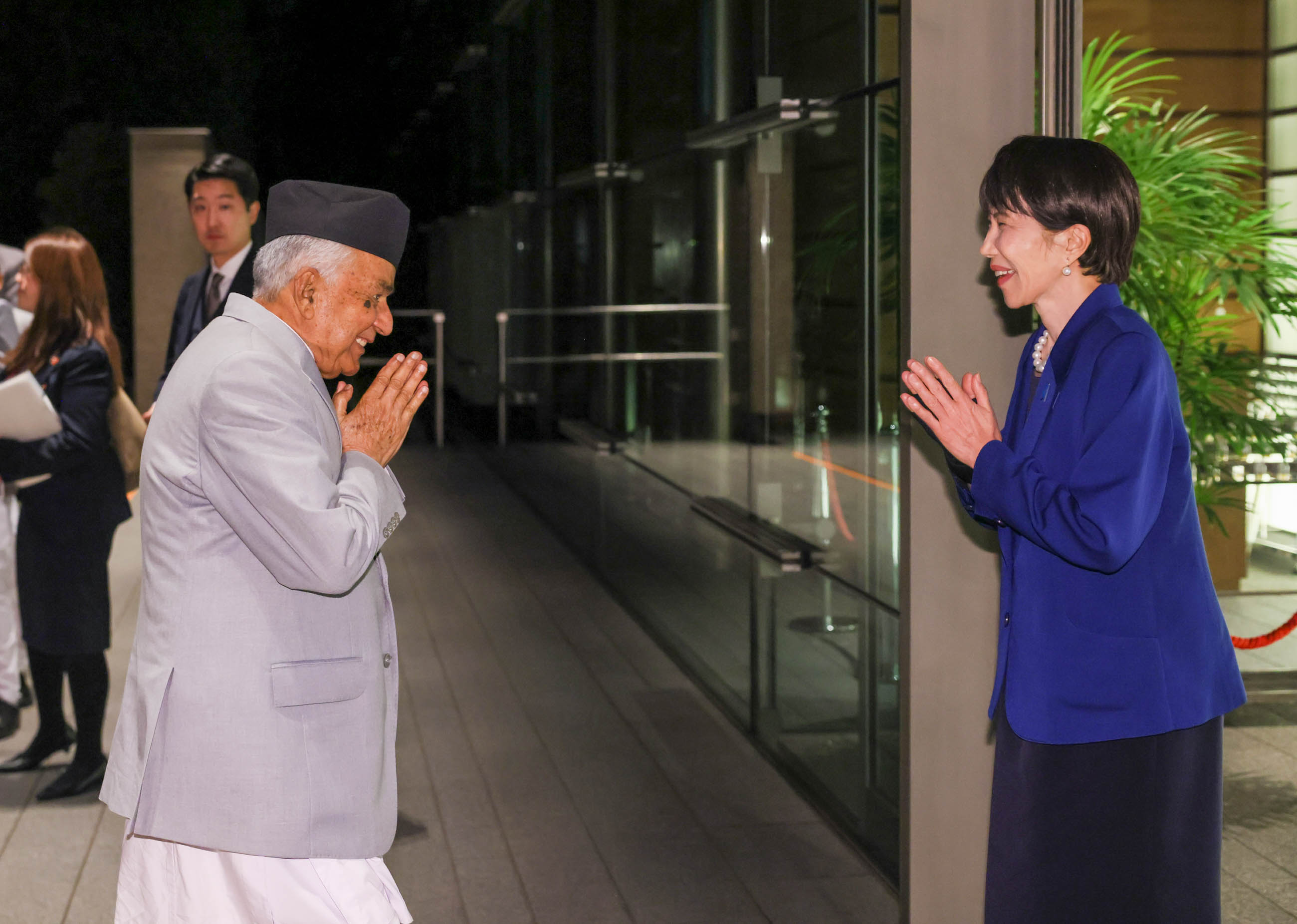 高市首相迎接保德尔总统1