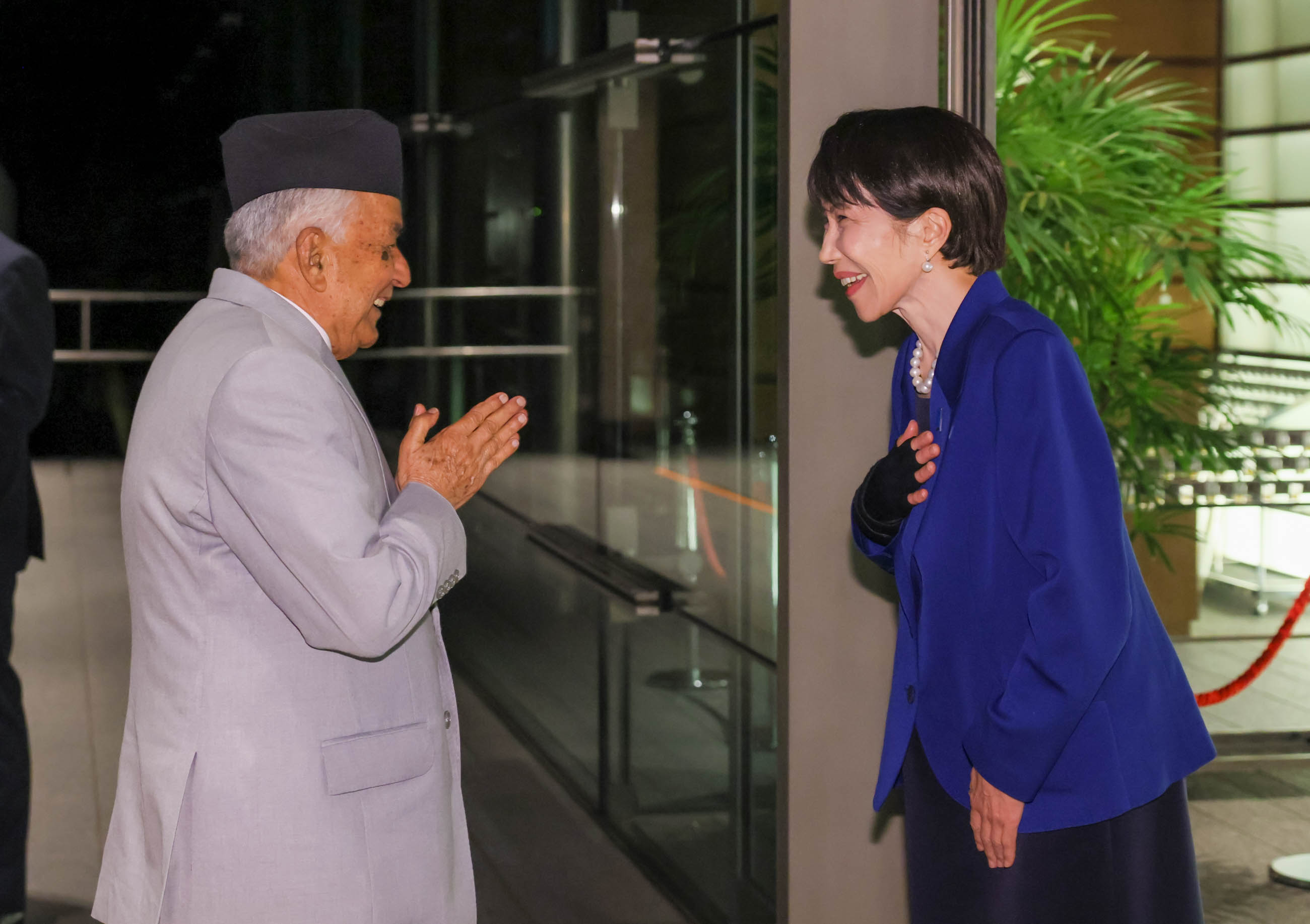 高市首相迎接保德尔总统2