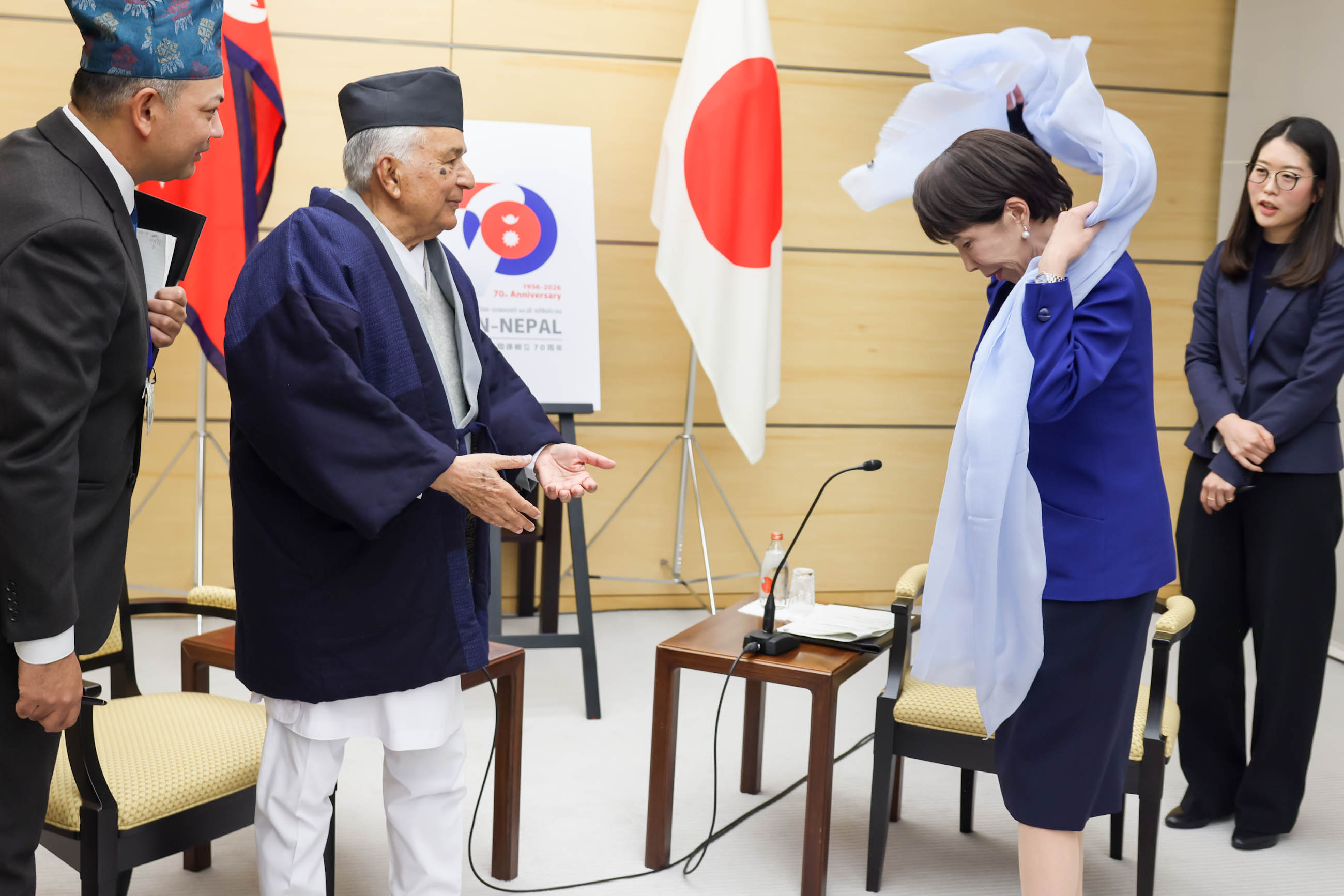 与保德尔总统举行会谈9