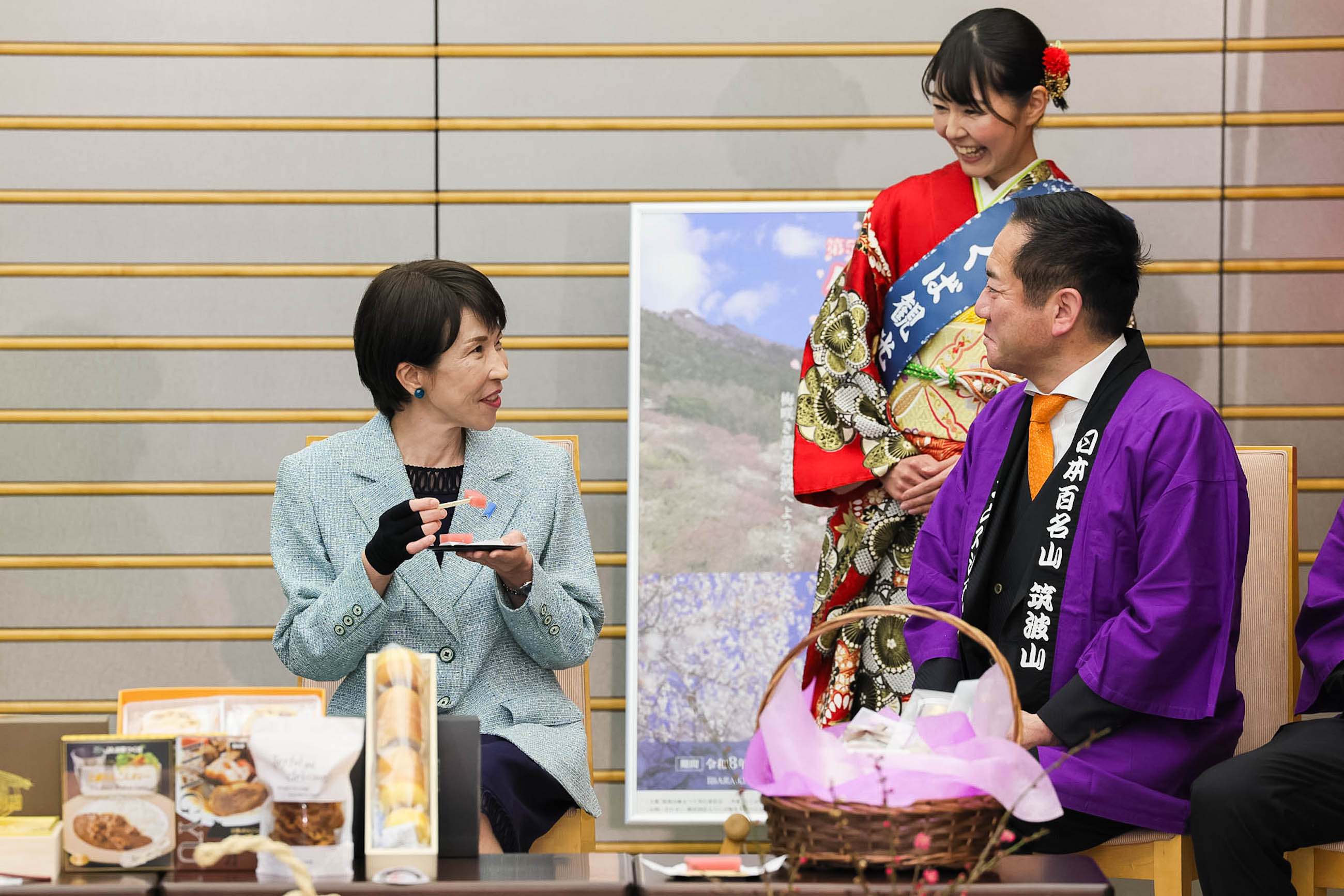 高市首相接受拜会2