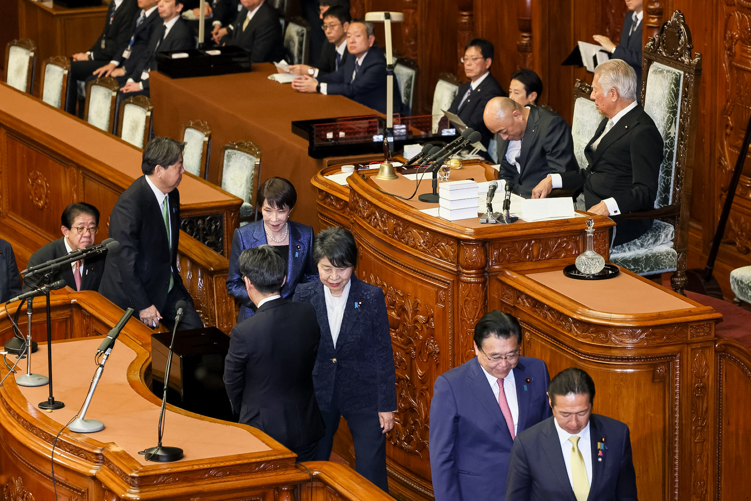 高市议员进行首相指名投票1