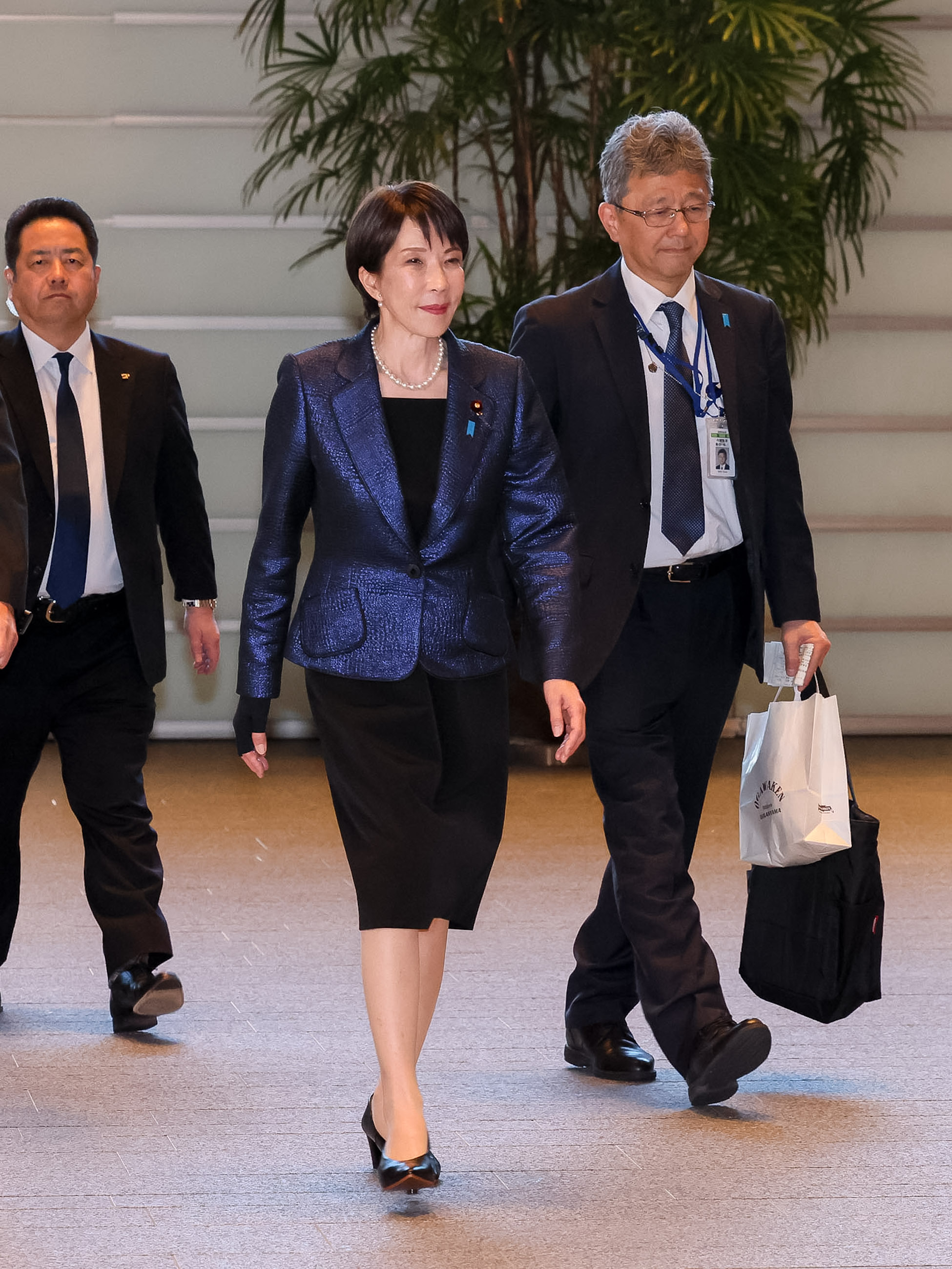 高市首相进入官邸1