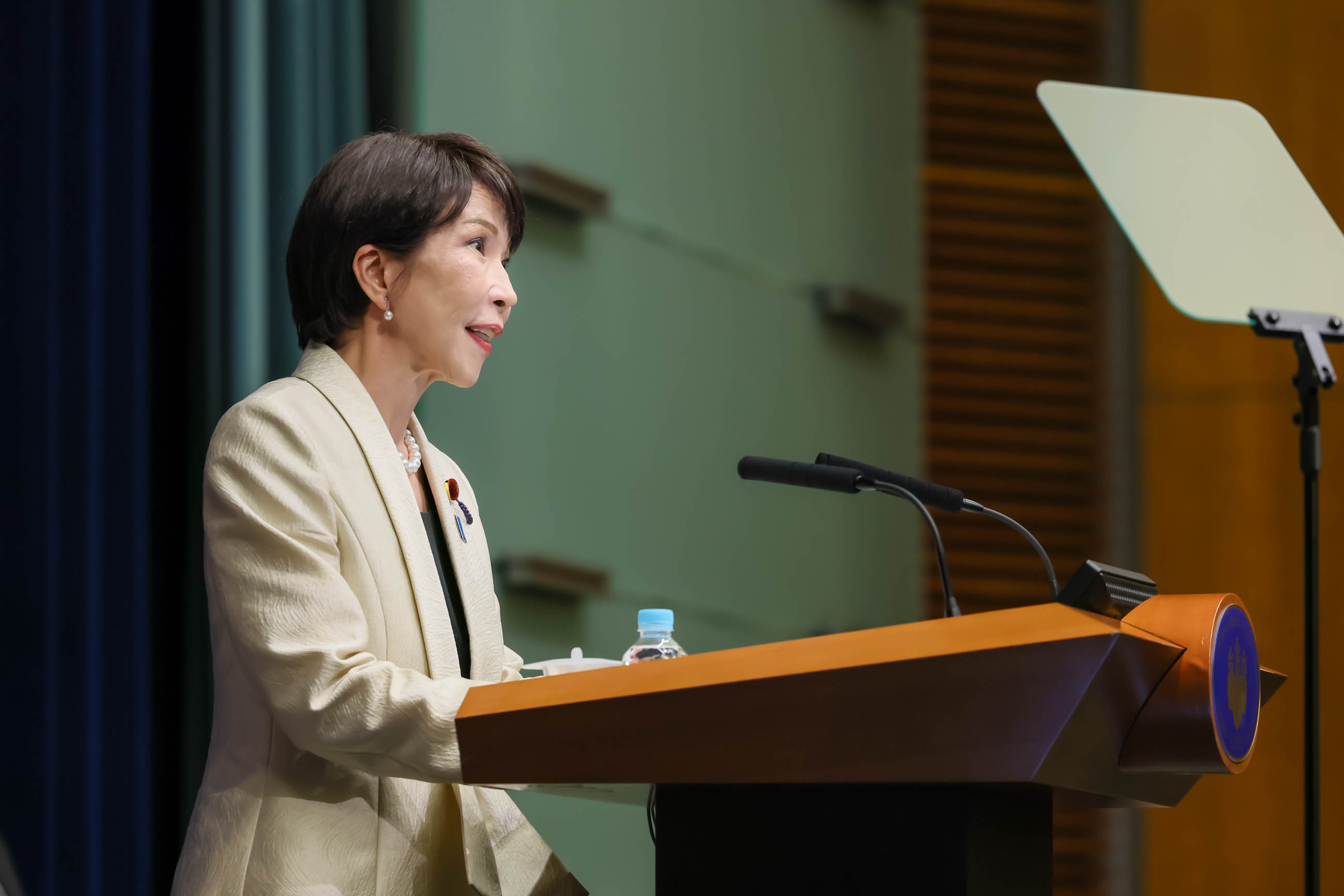 高市首相举行记者招待会11