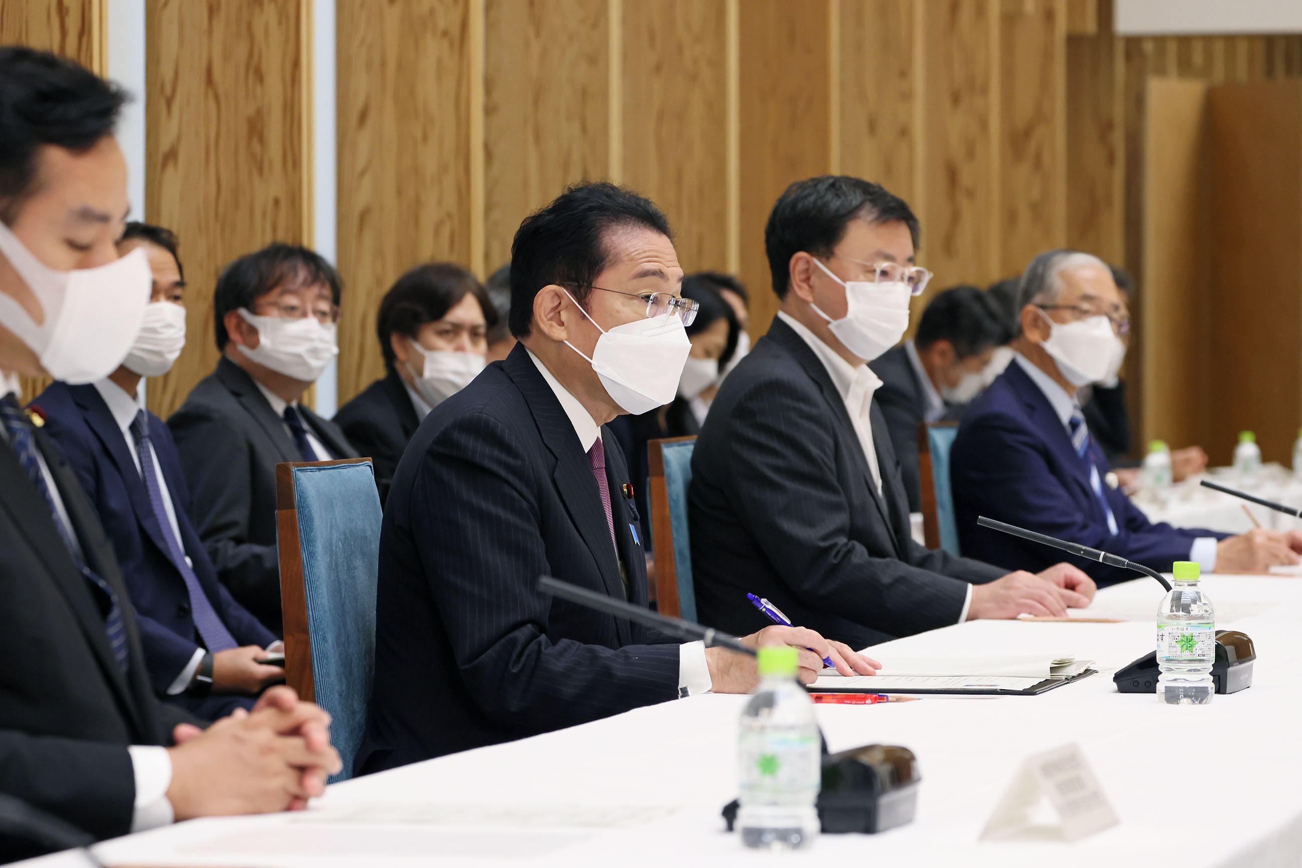 召开物价・工资・生活综合对策本部会议