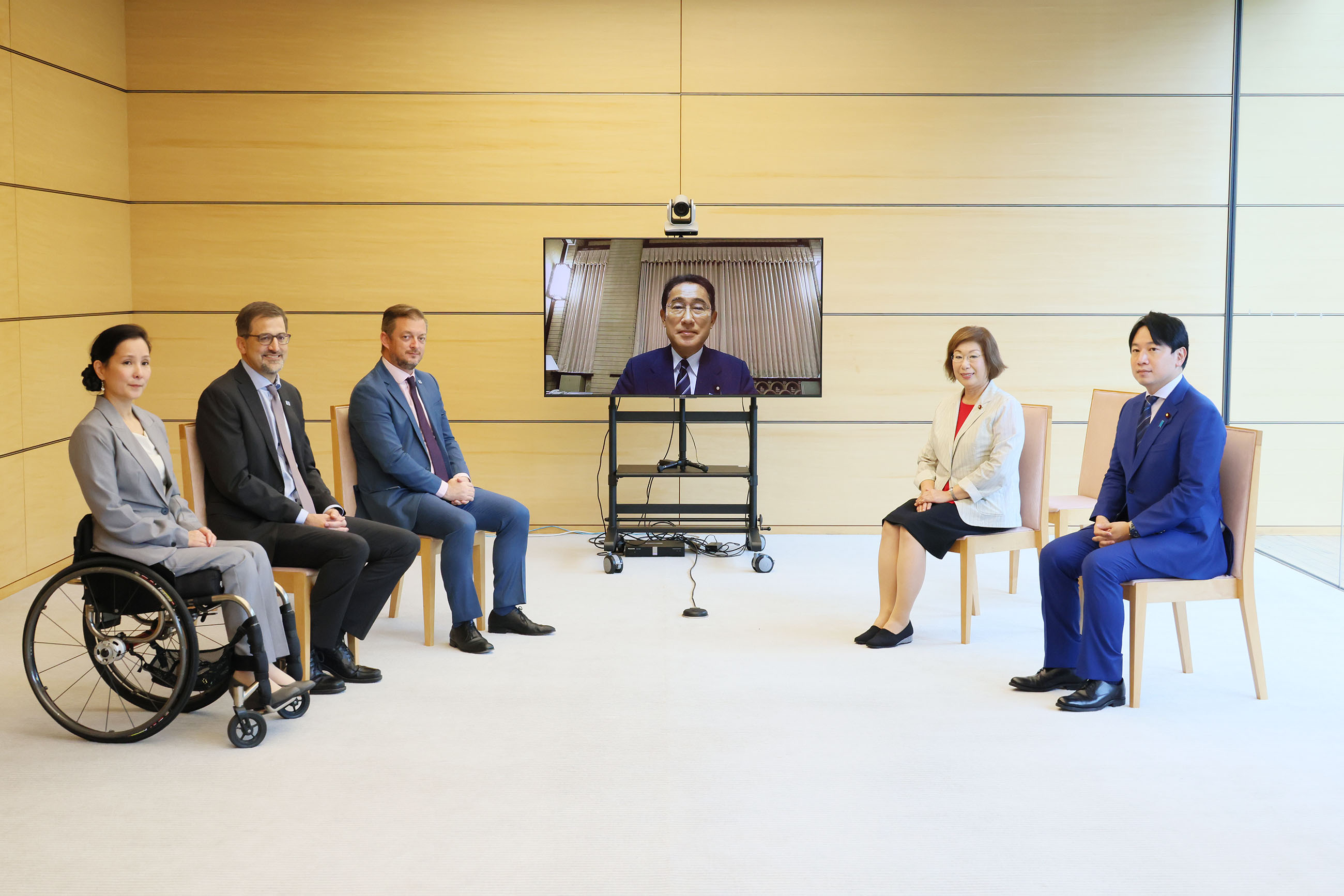 会见国际残奥委会帕森斯主席