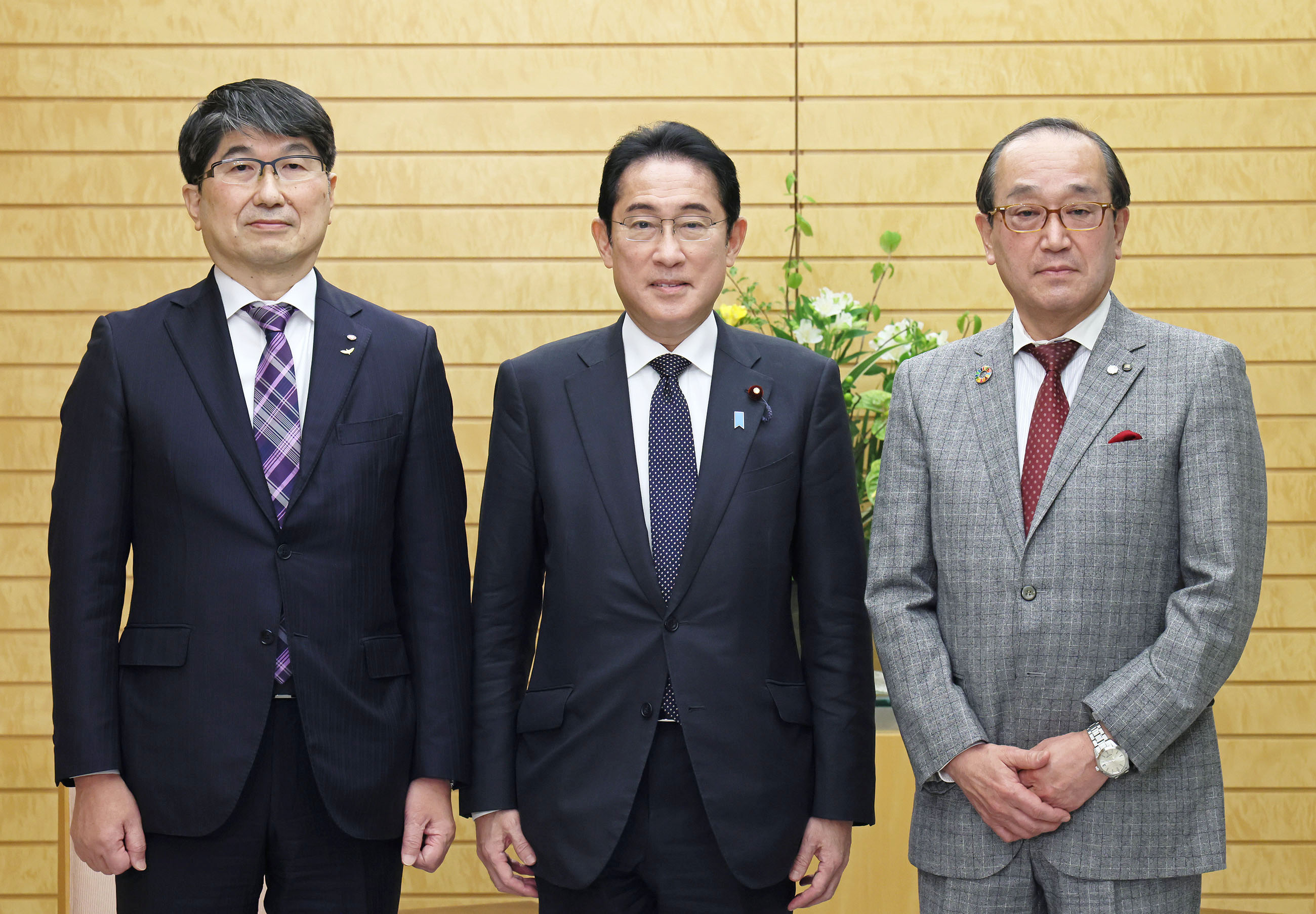 会见广岛市市长和长崎市市长