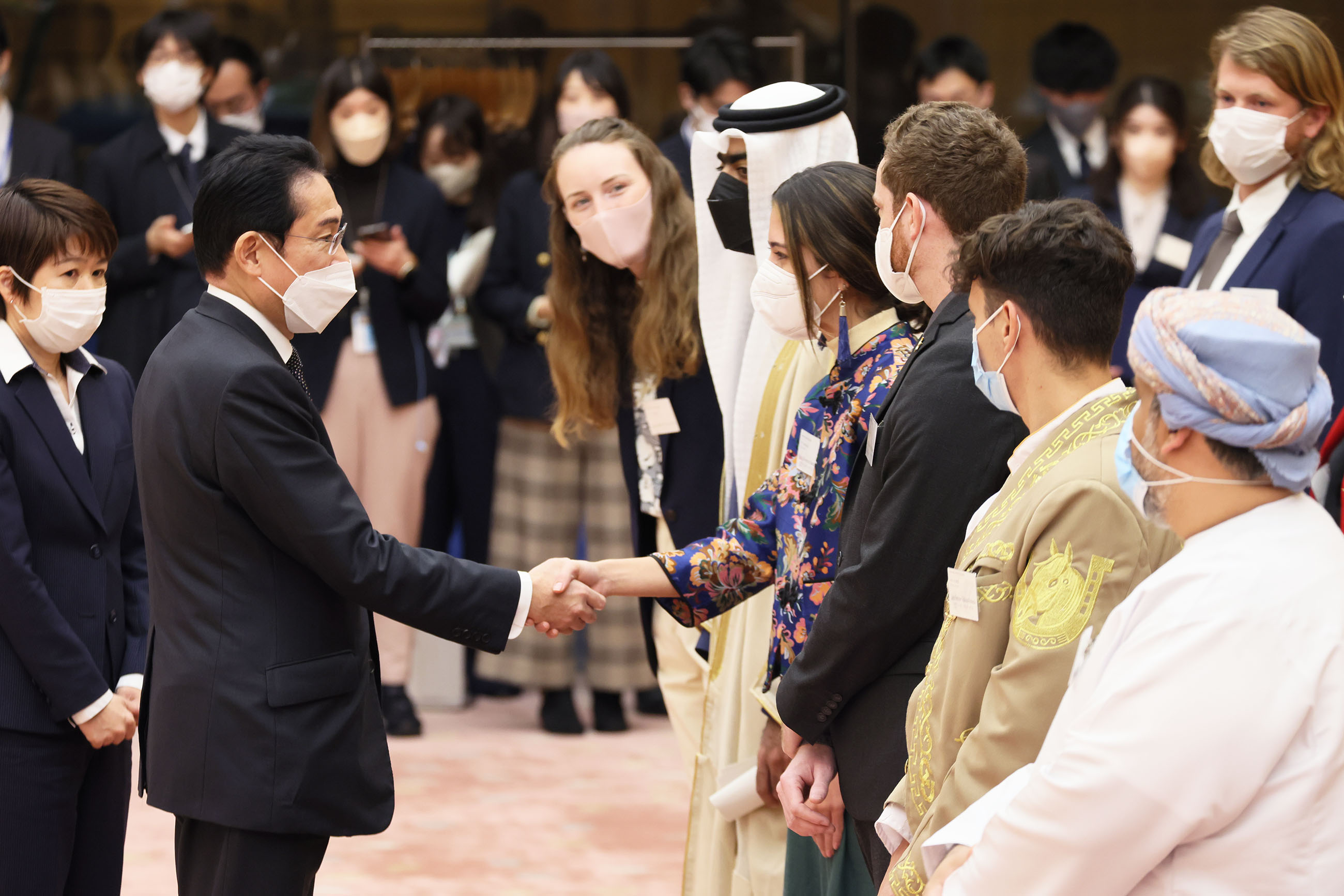 会见参加“世界青年之船”活动的青年代表