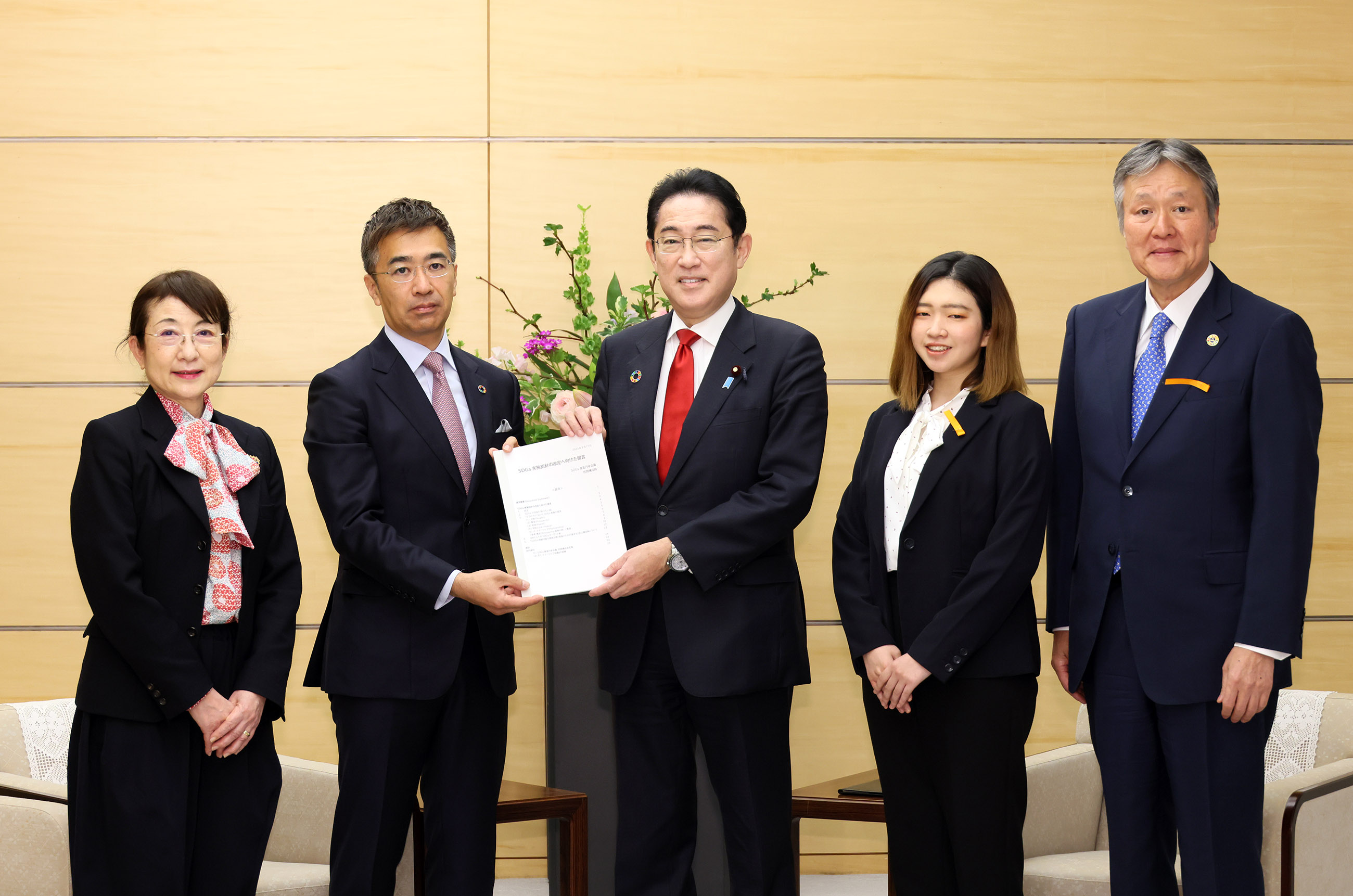 接受可持续发展目标（SDGs）推进圆桌会议民间成员递交的建议书