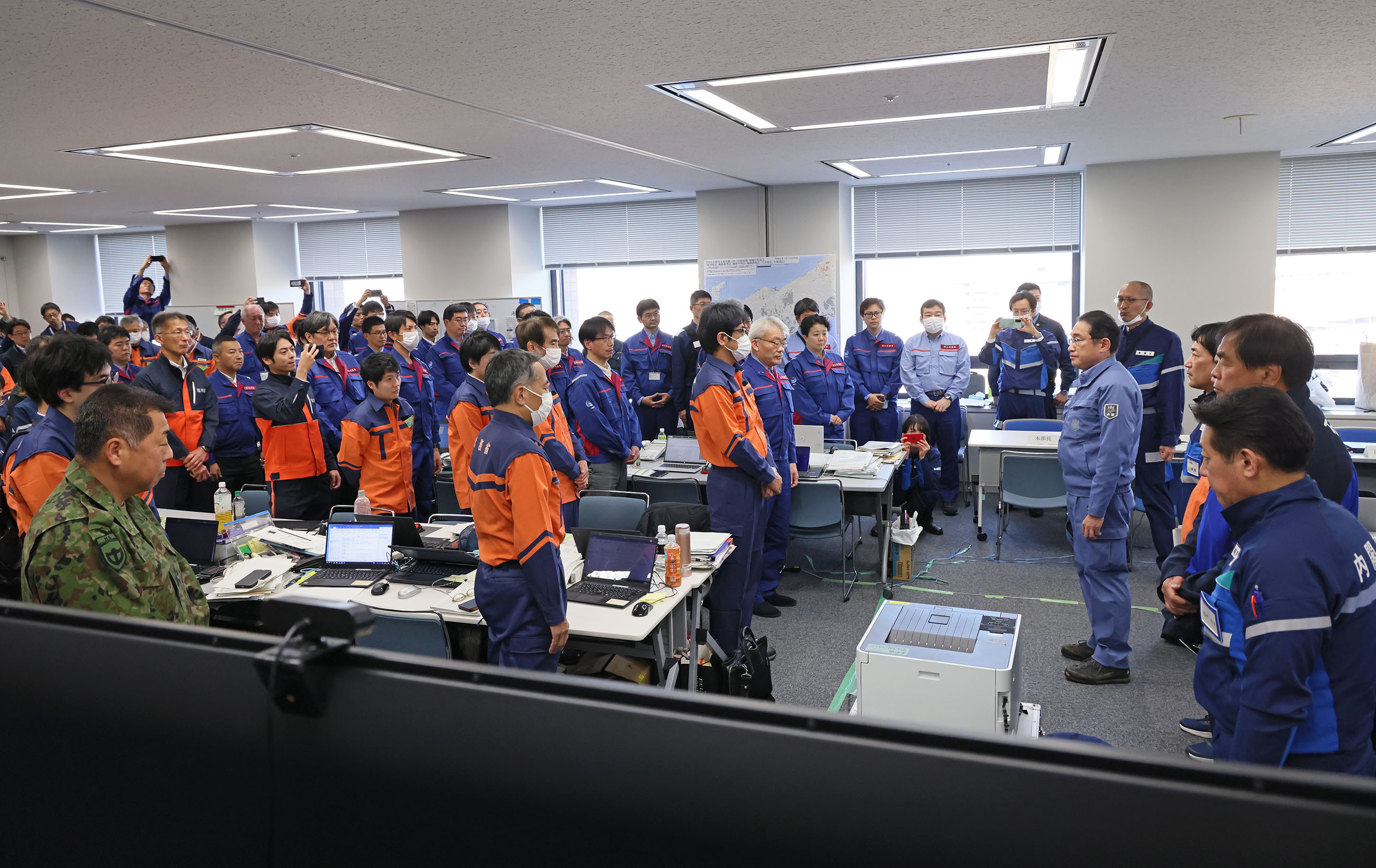 首相激励石川县灾害对策总部成员