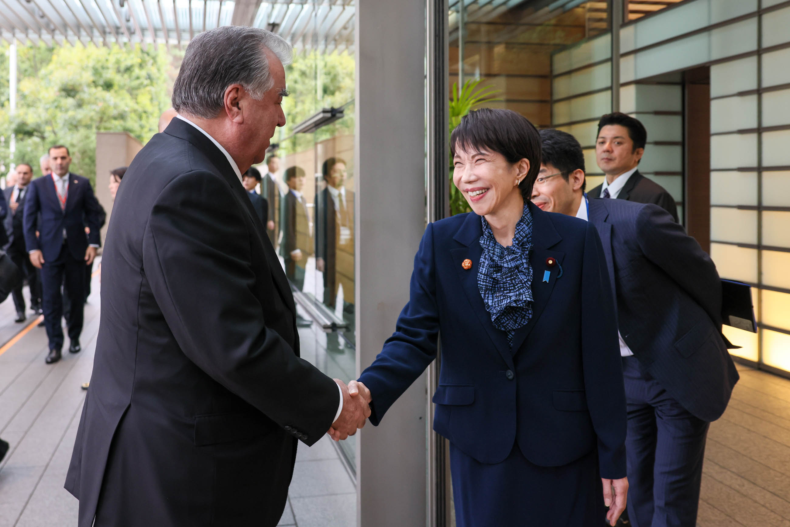 高市首相迎接拉赫蒙塔吉克斯坦总统