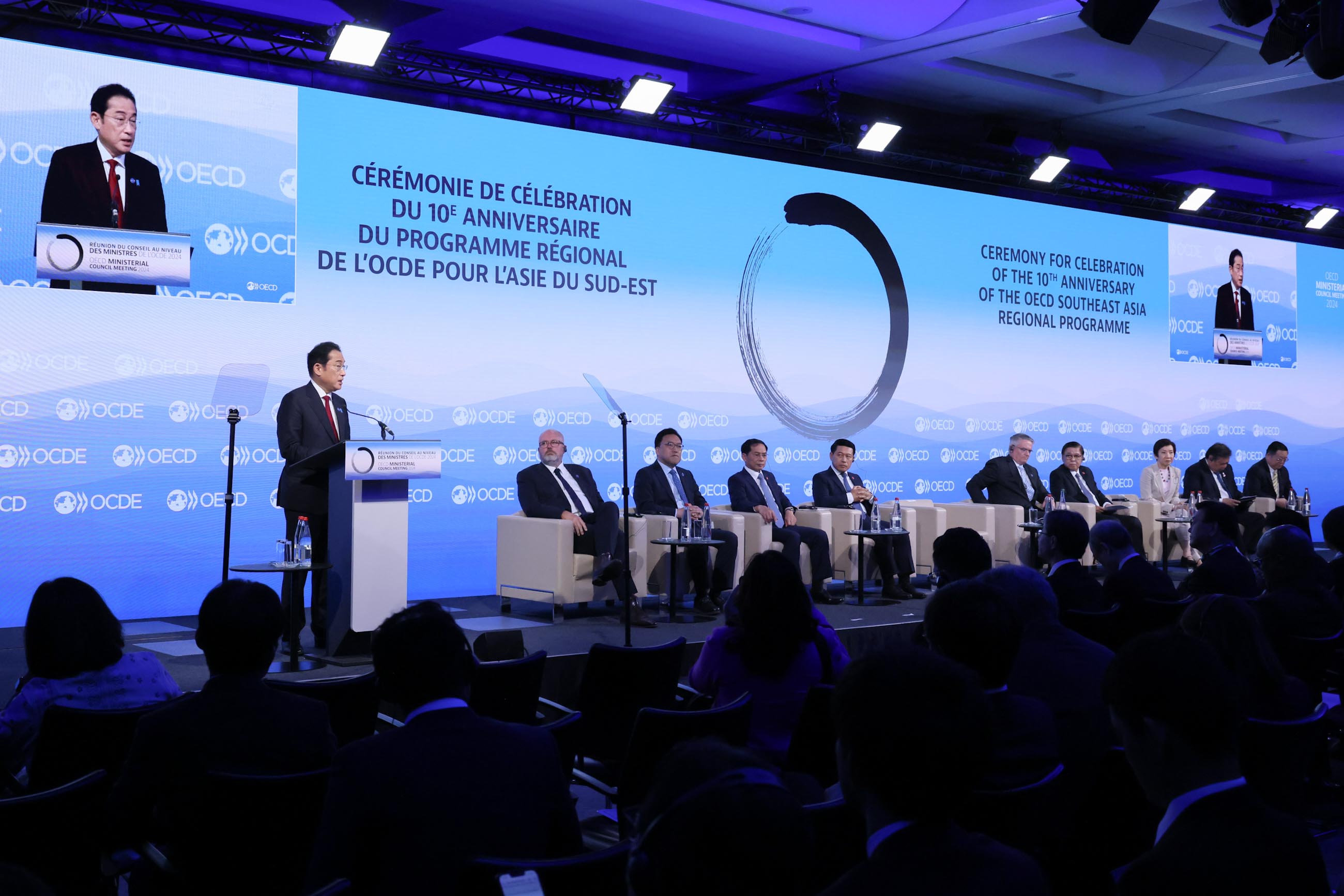 与苏纳克英国首相简短会谈