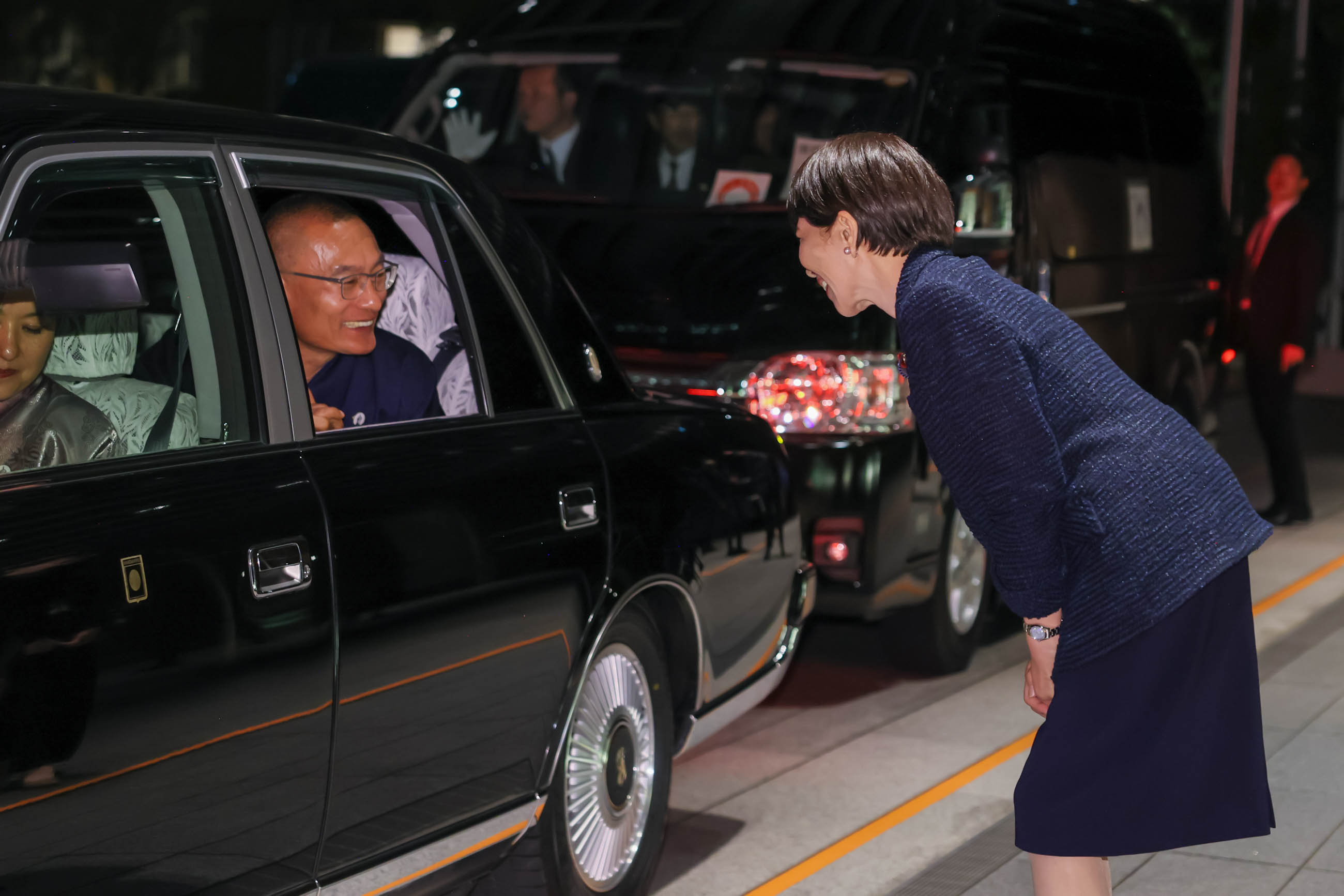 高市首相为托杰首相送行3