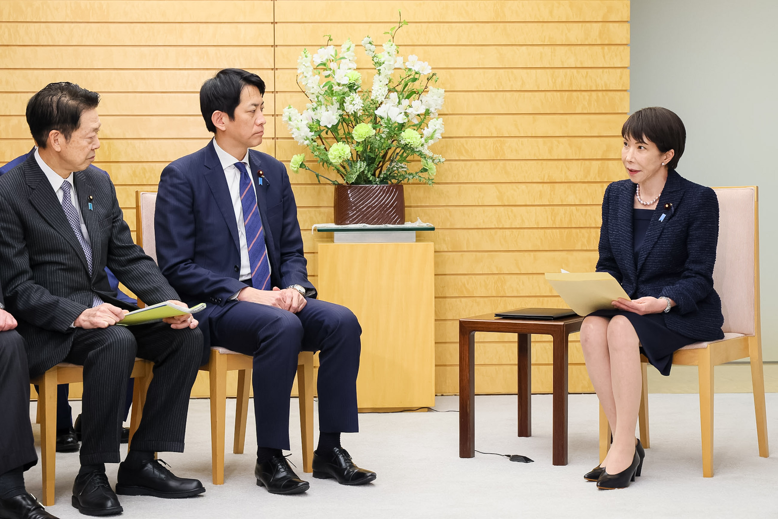 高市首相接受建议书2