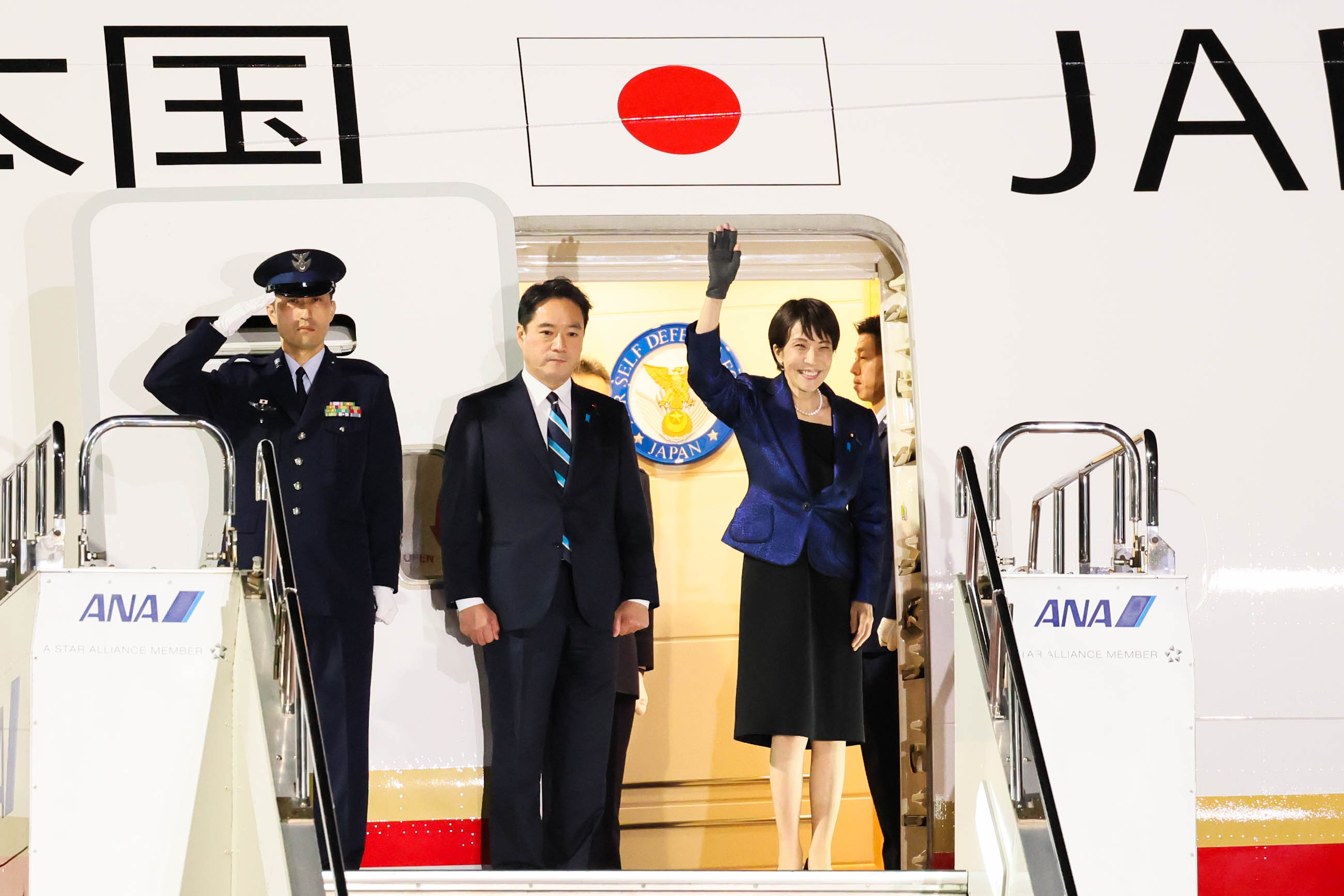 高市首相从羽田机场出发