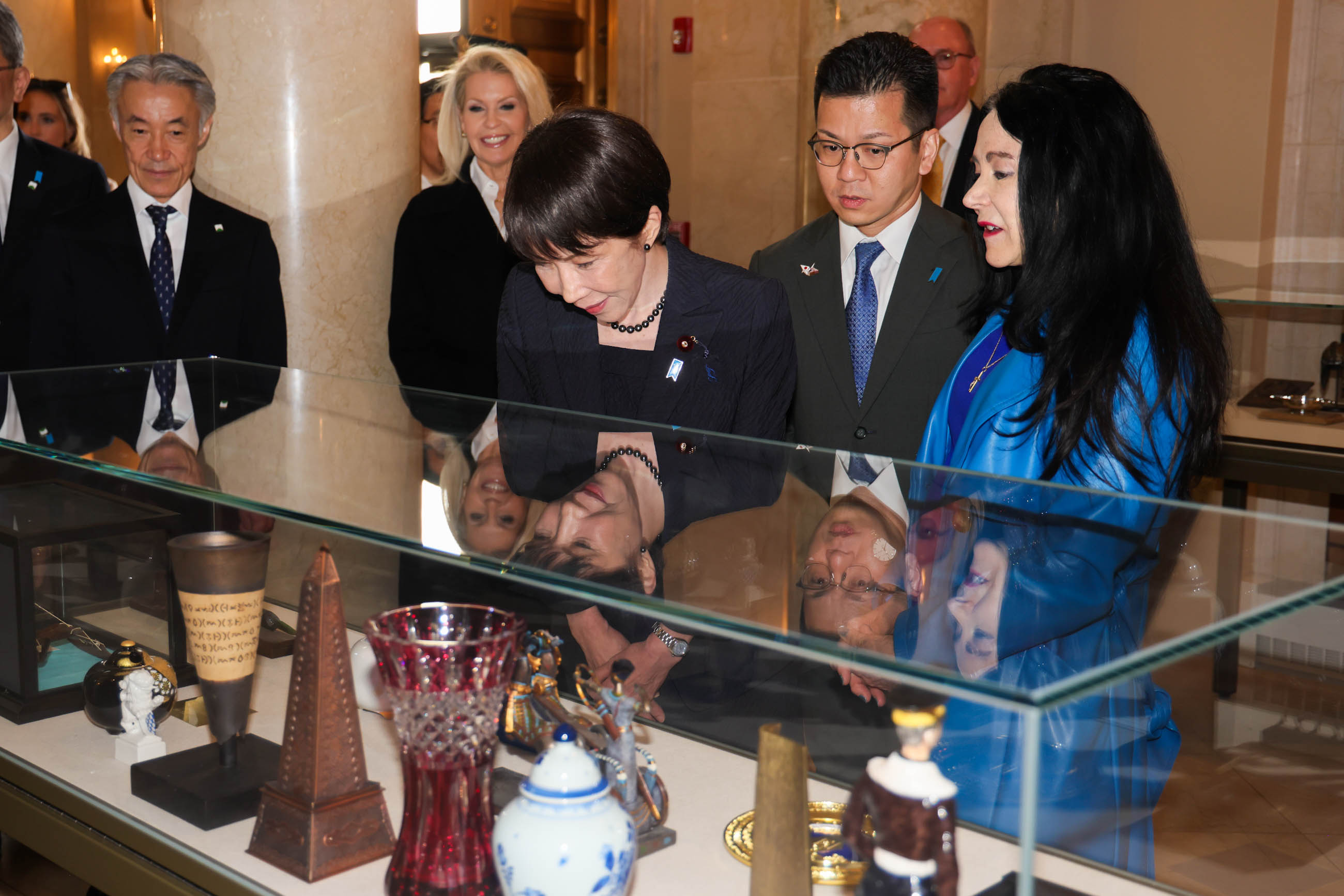 高市首相访问阿灵顿国家公墓10