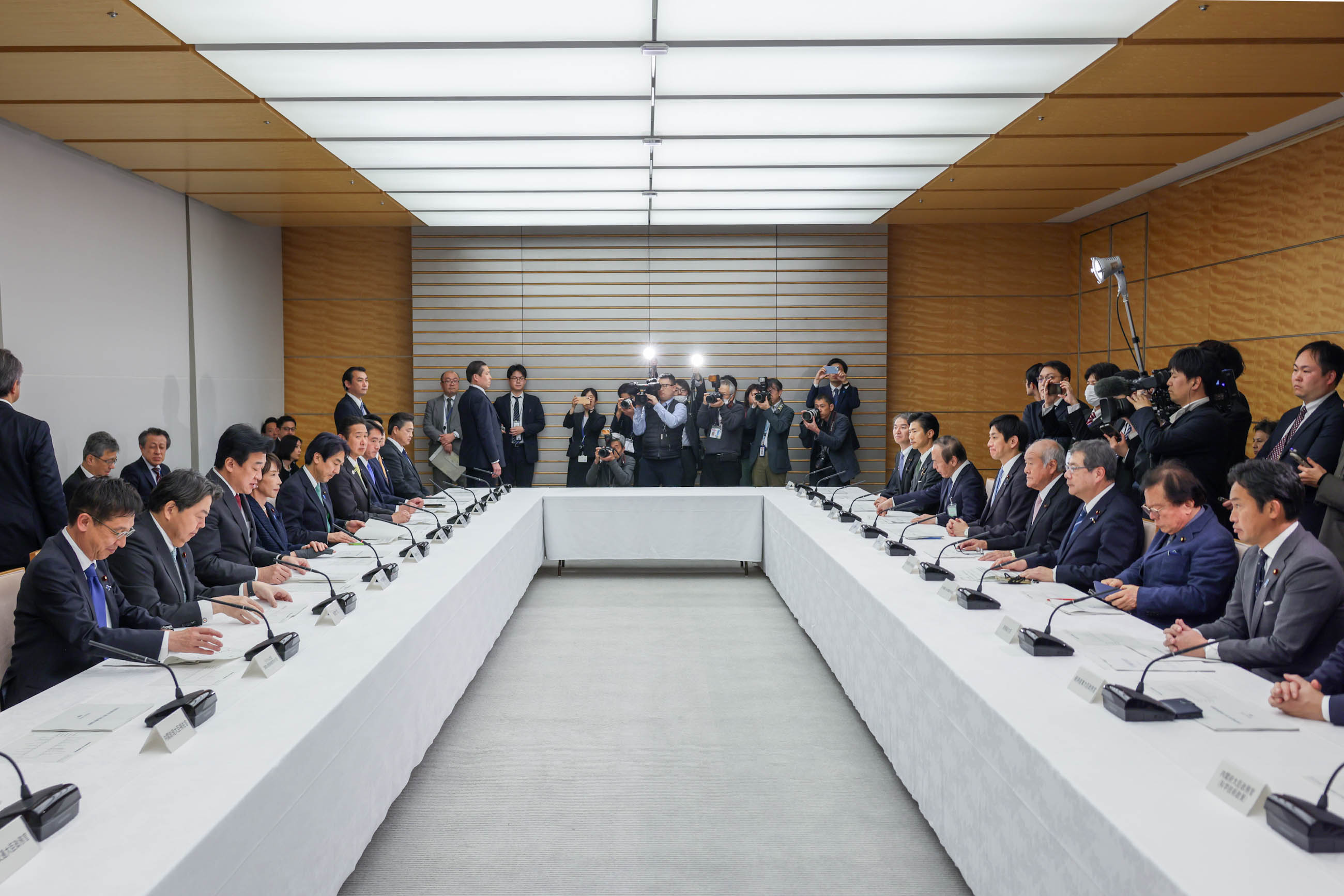 高市首相出席会议2