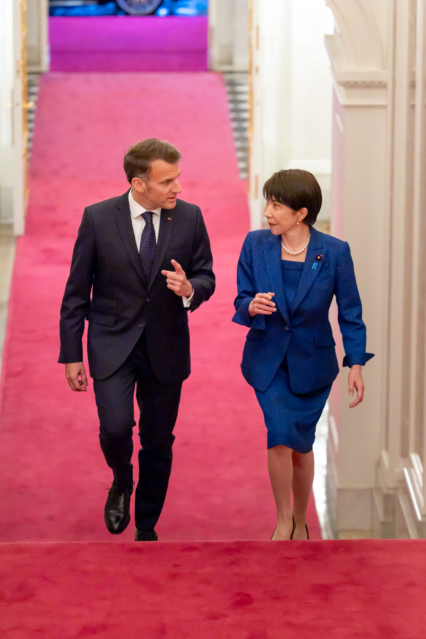 两国首脑出席仪仗队的荣誉礼和迎宾仪式1