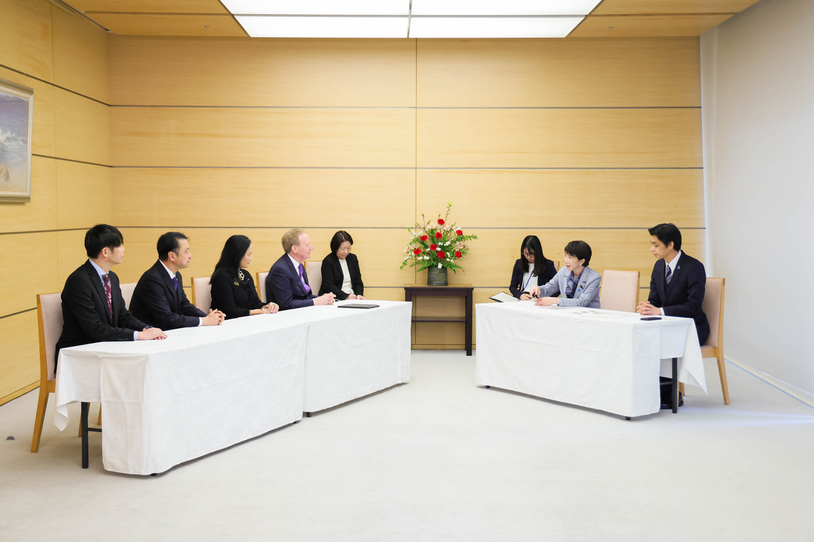 高市首相接受拜会2