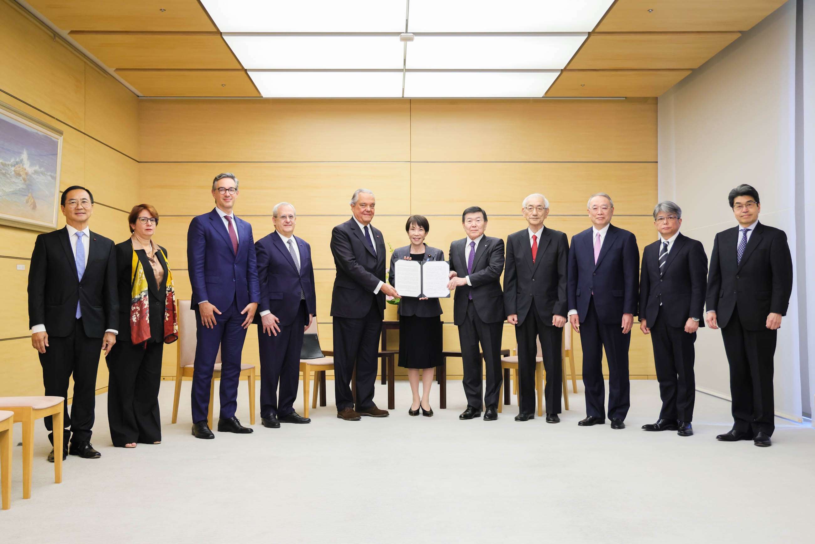 高市首相接受拜会2