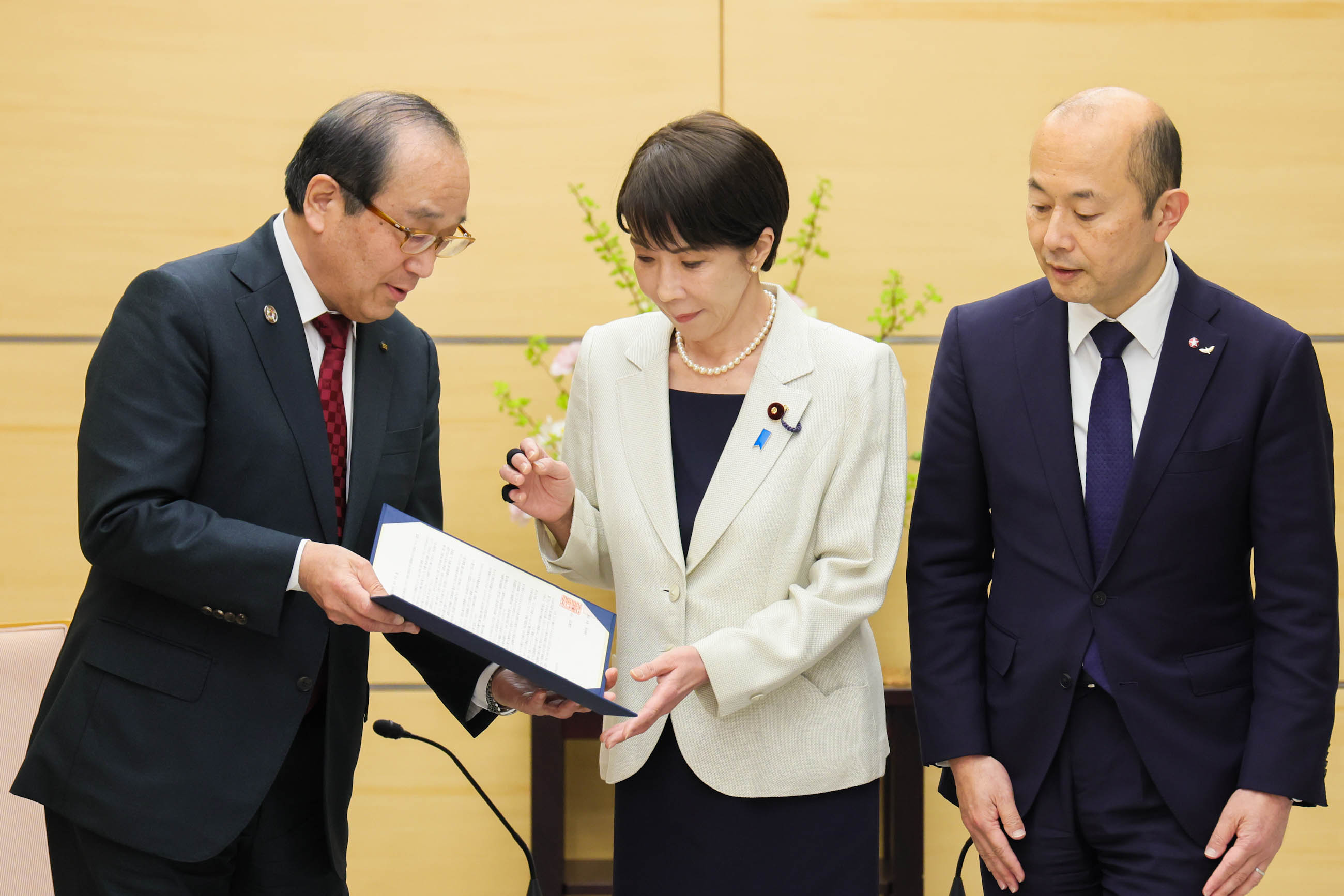 高市首相接受拜会3