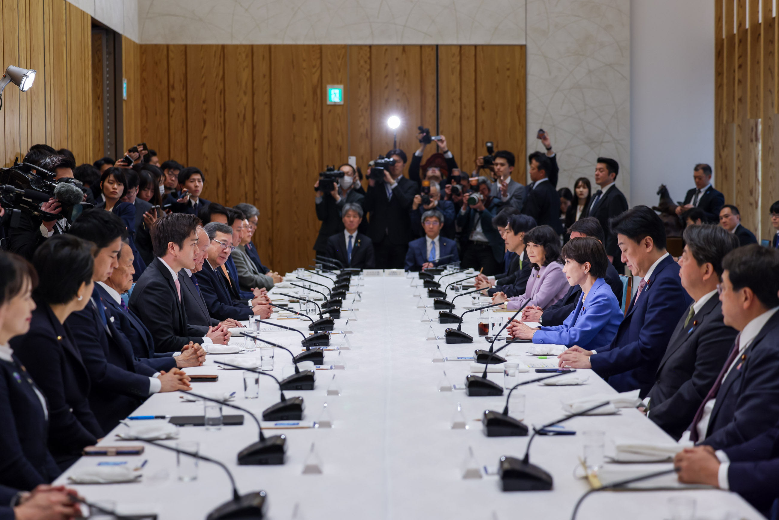 政府与执政党联络会议的现场1