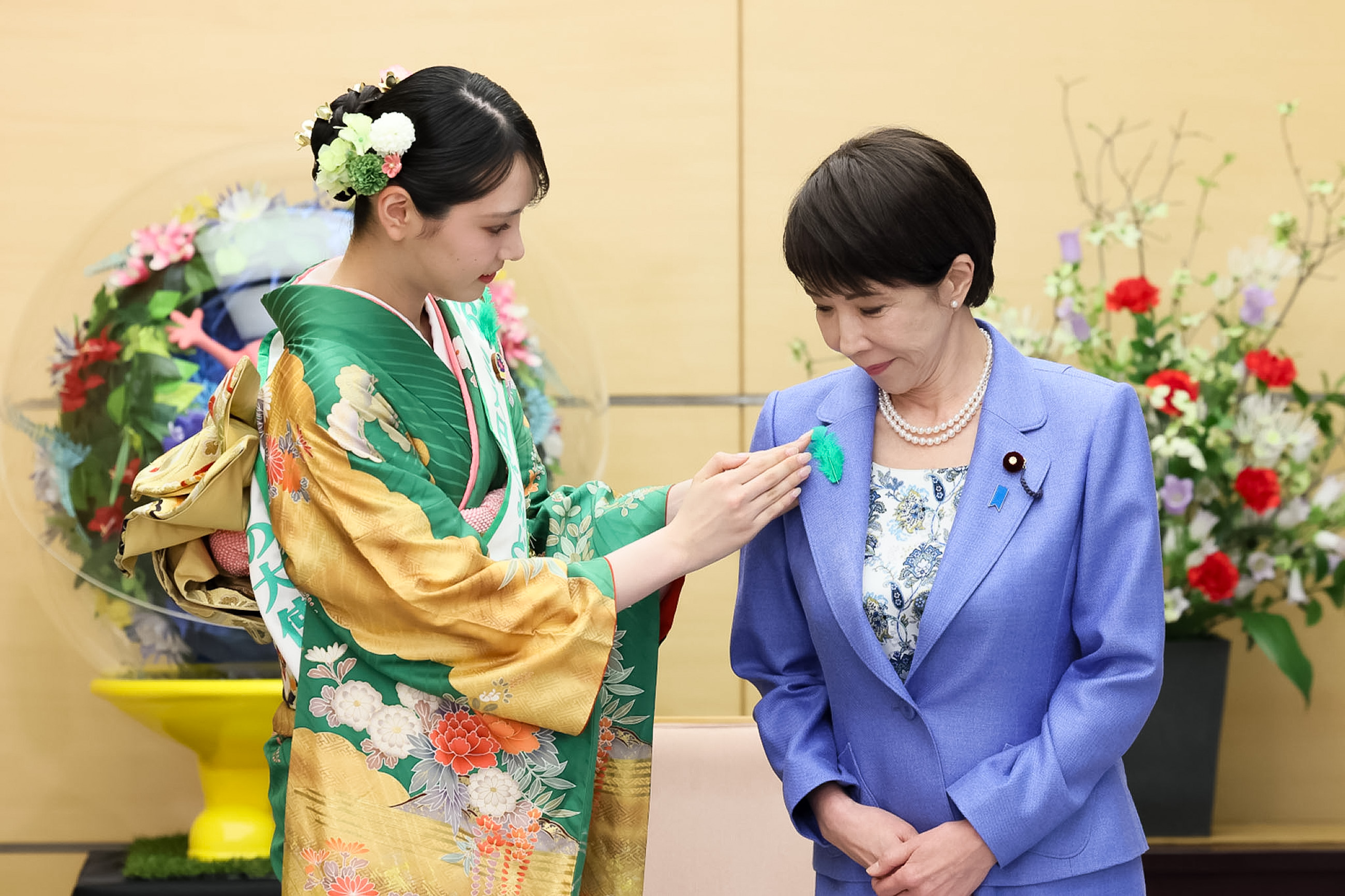 高市首相接受拜会2