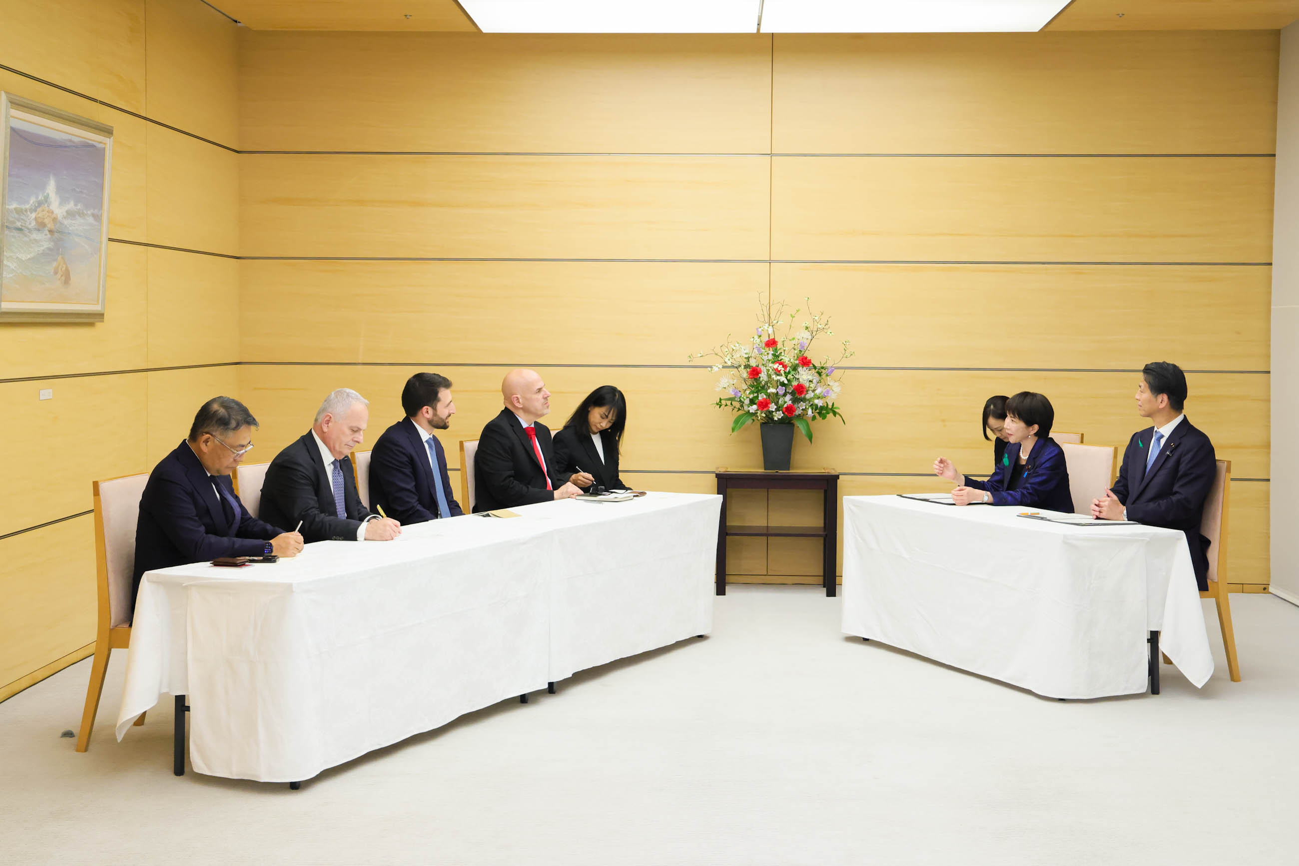 高市首相接受拜会2