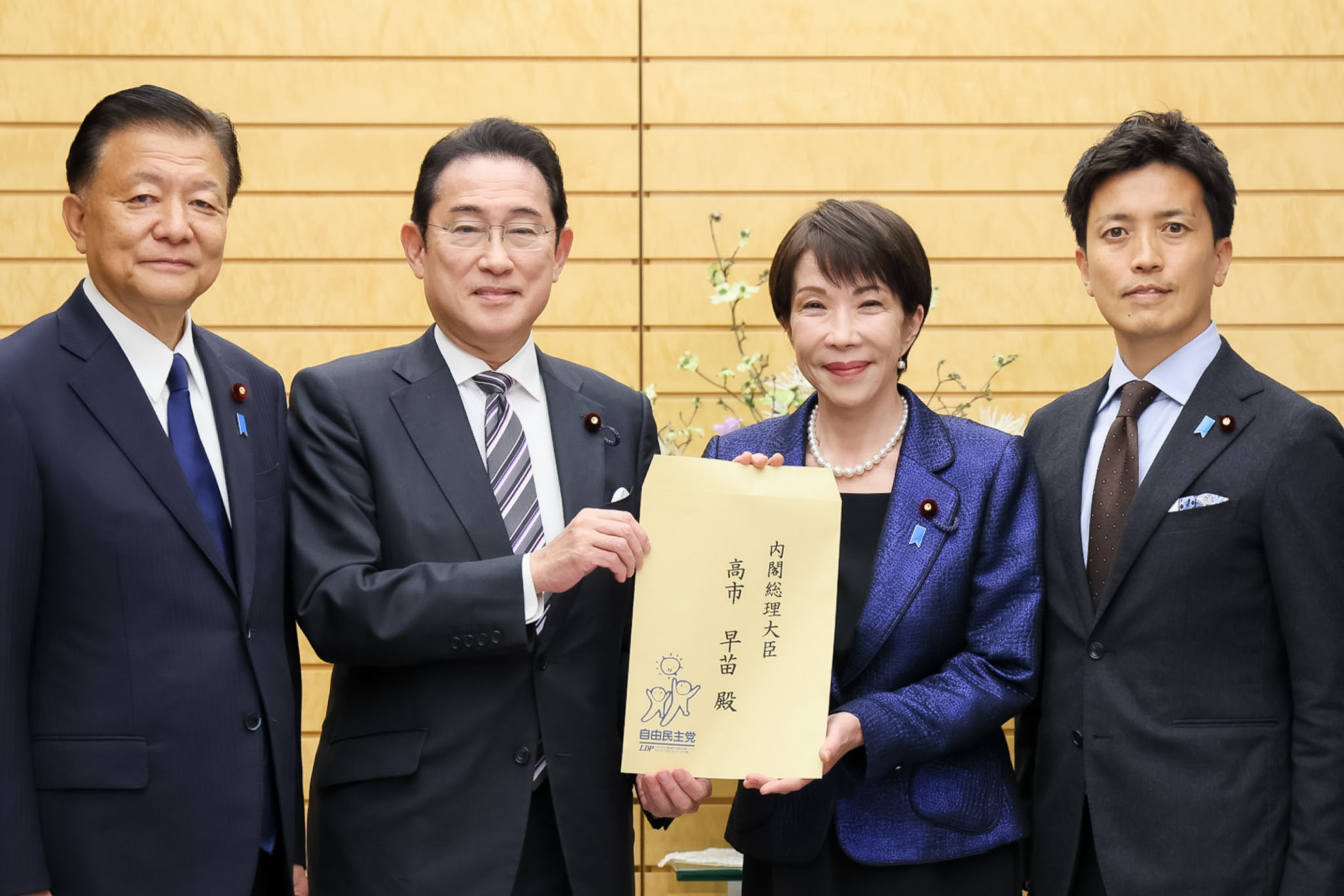 高市首相接受建议书2