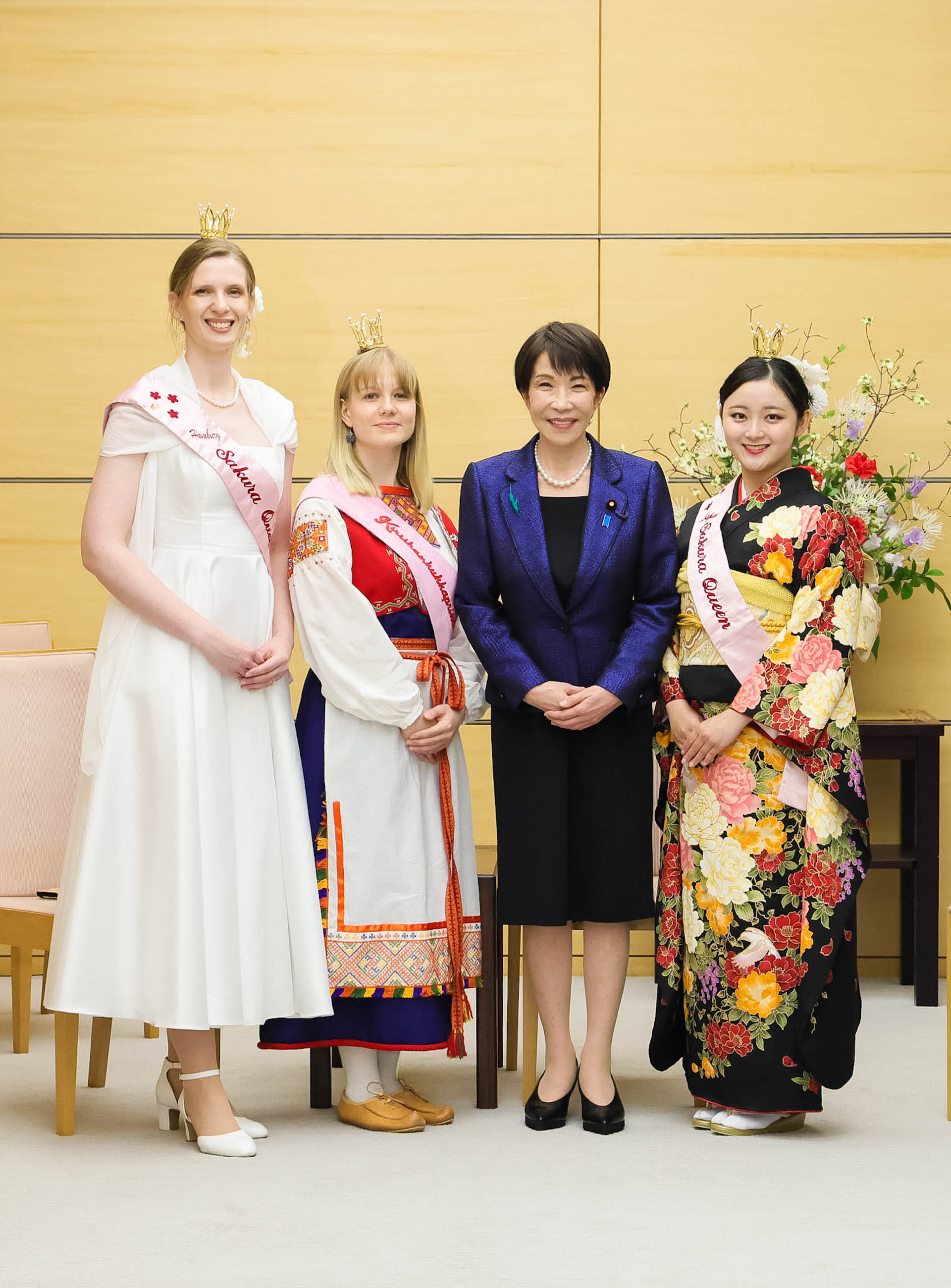 高市首相接受拜会2