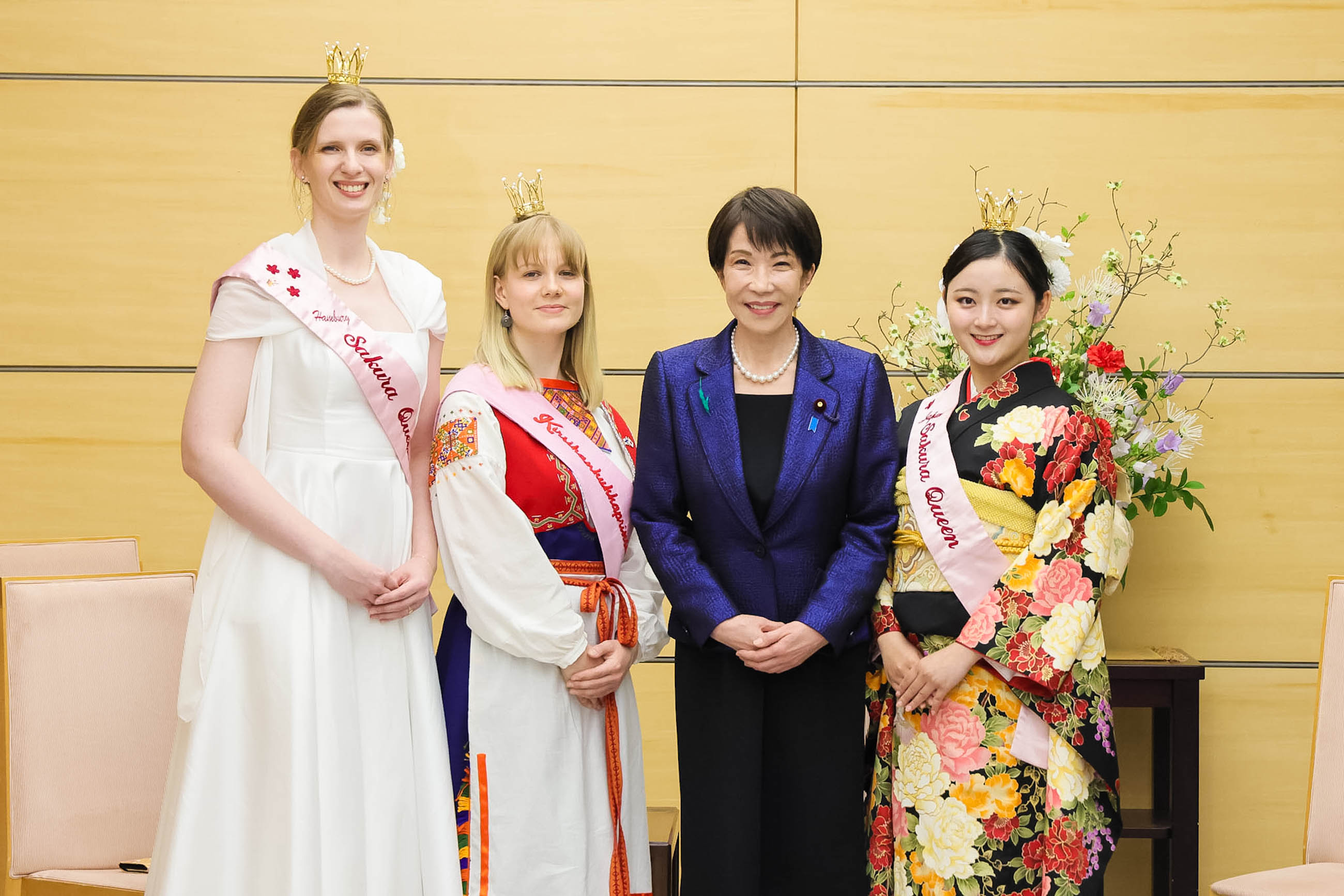 高市首相接受拜会3