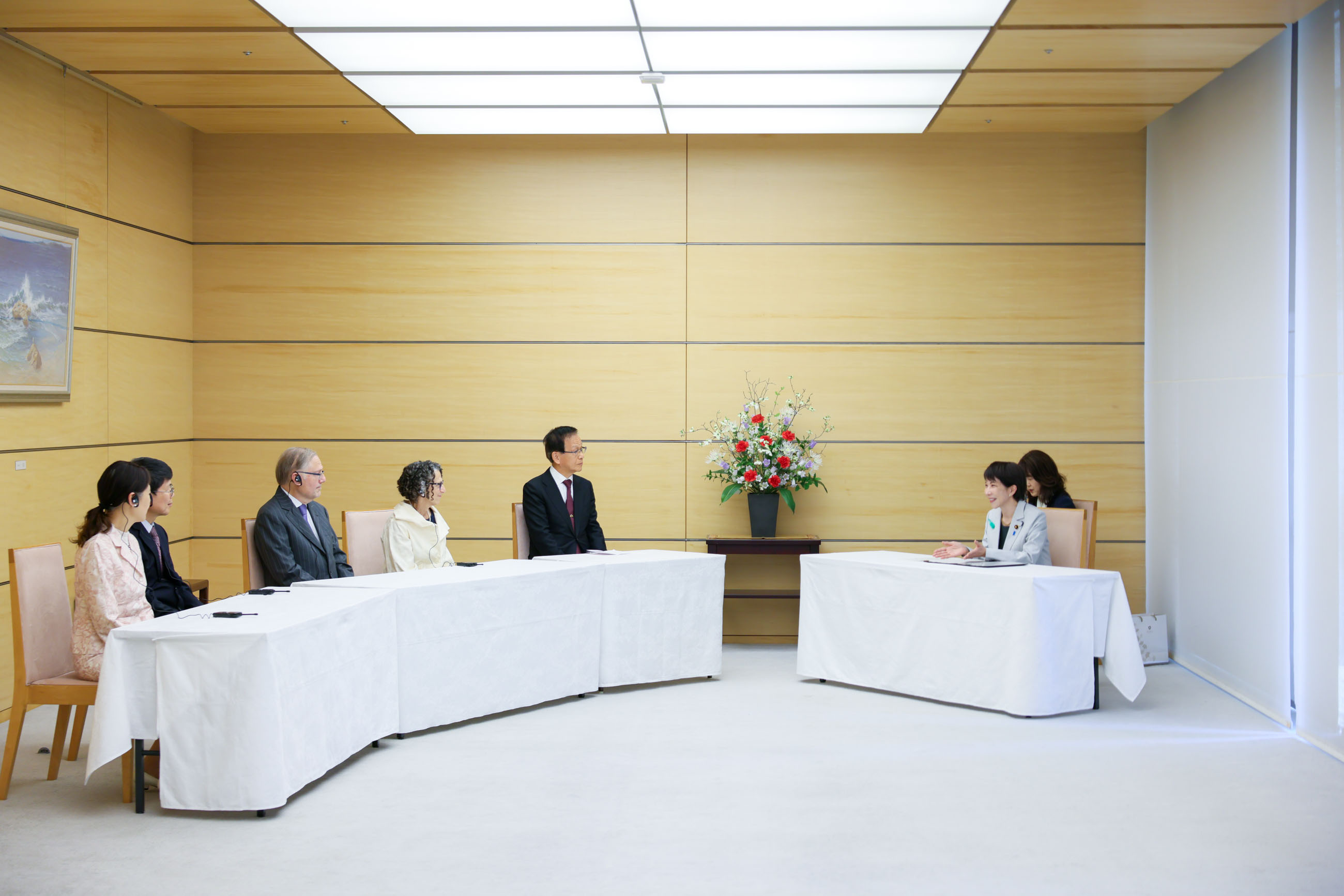 高市首相接受拜会2