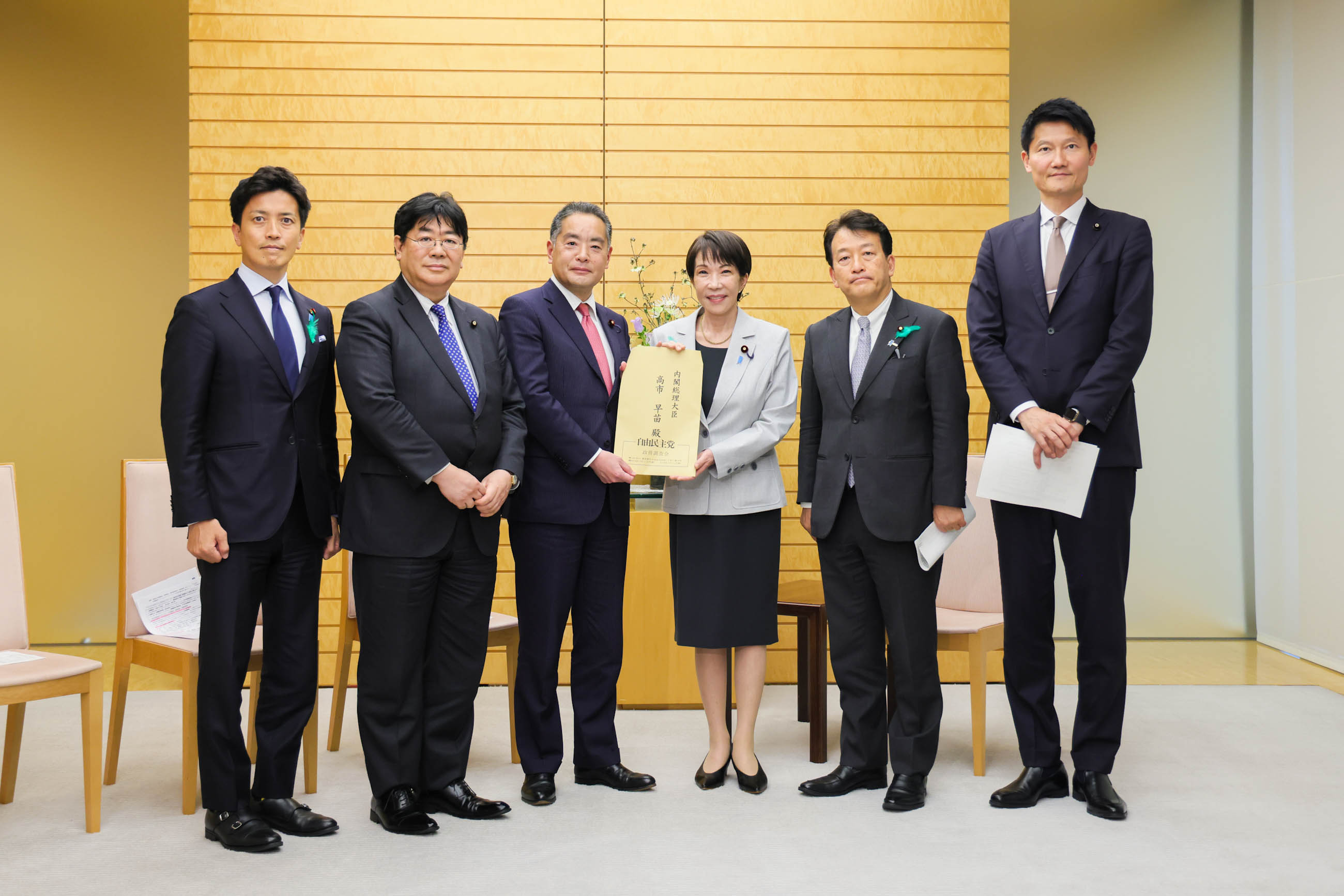 高市首相接受建议书1