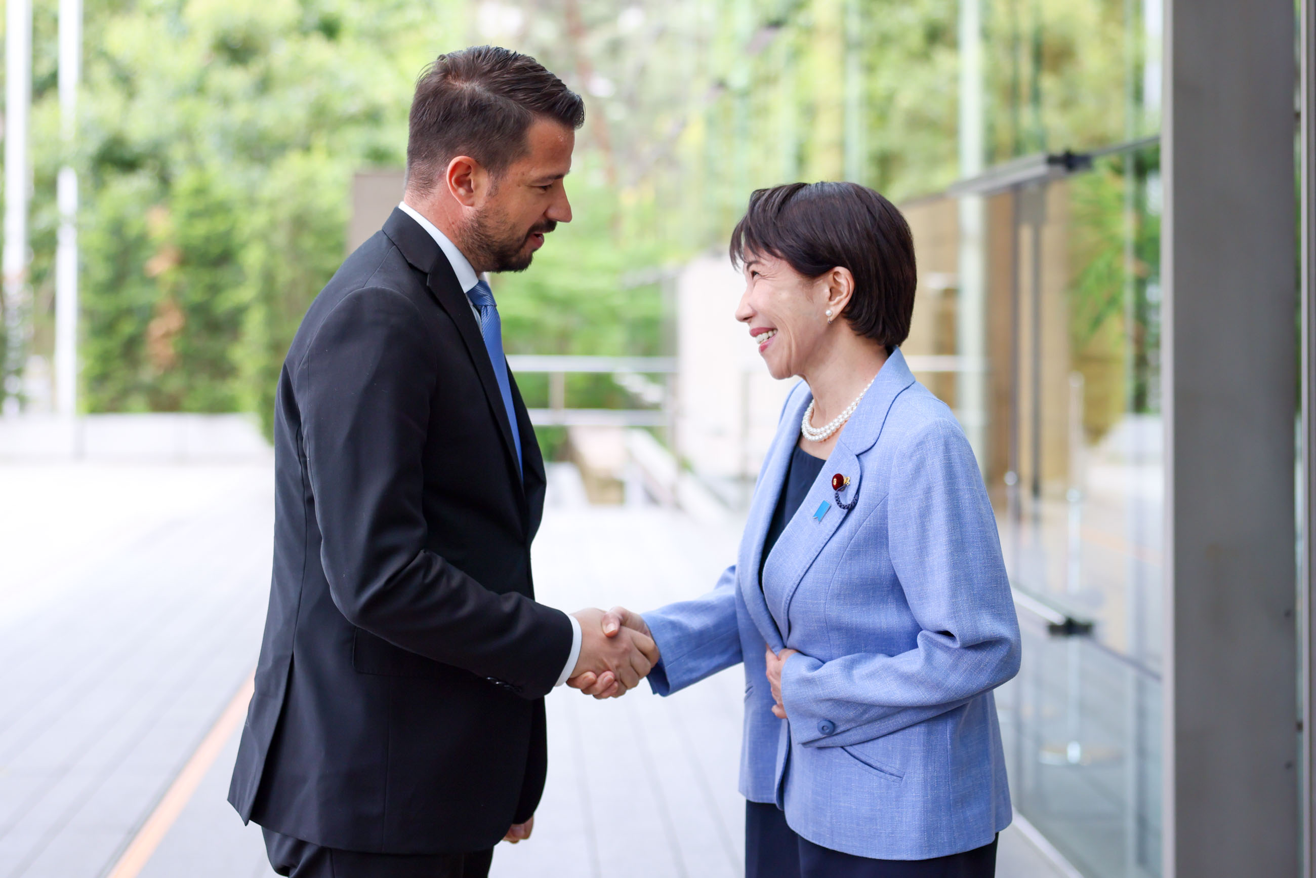 高市首相迎接米拉托维奇总统