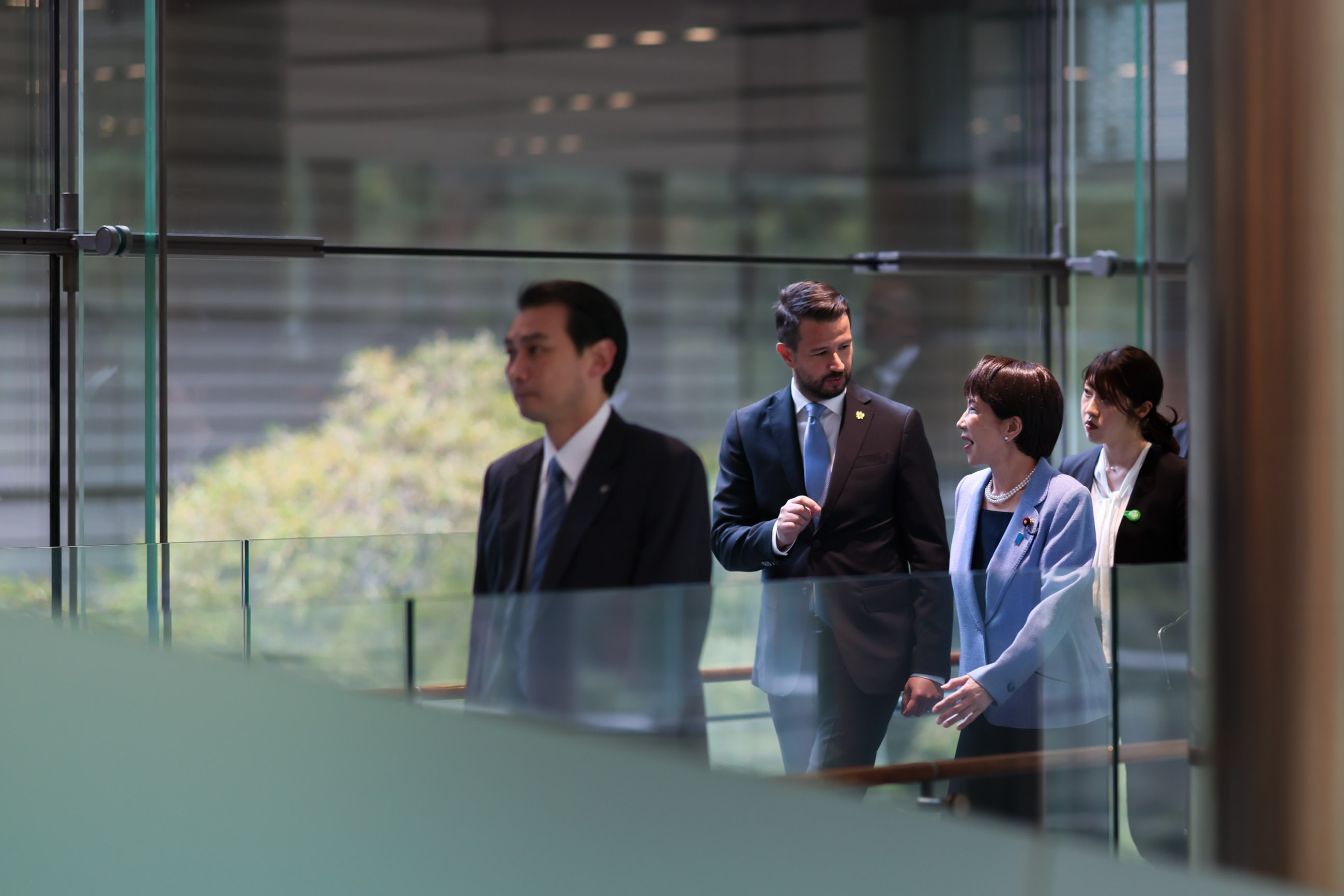 两国首脑出席会谈2